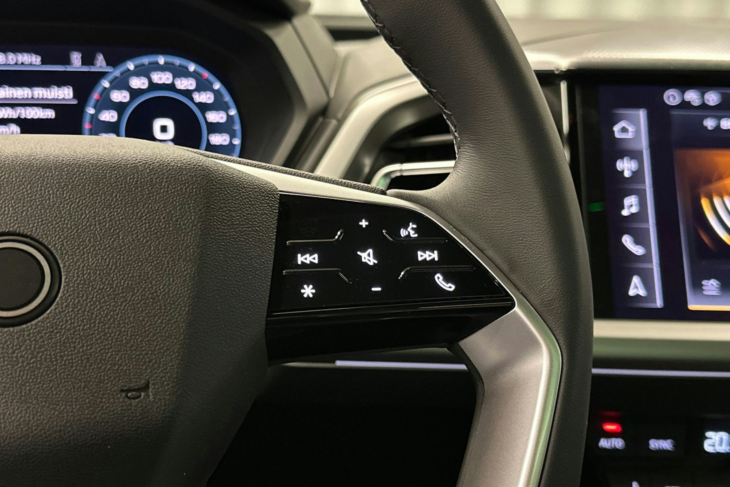 harmaa Audi Q4 e-tron 2024 kuva 20.