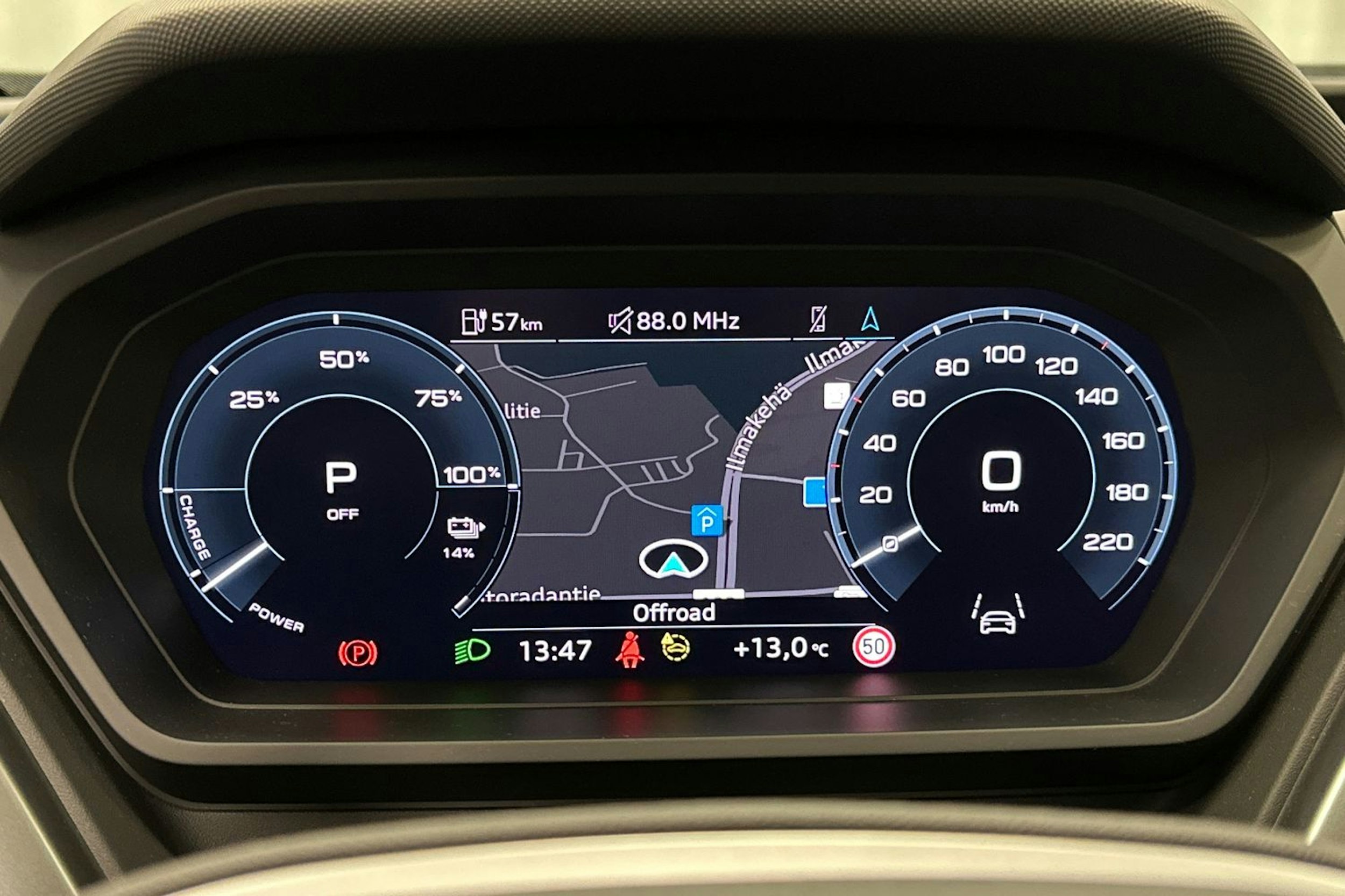 harmaa Audi Q4 e-tron 2024 kuva 21.