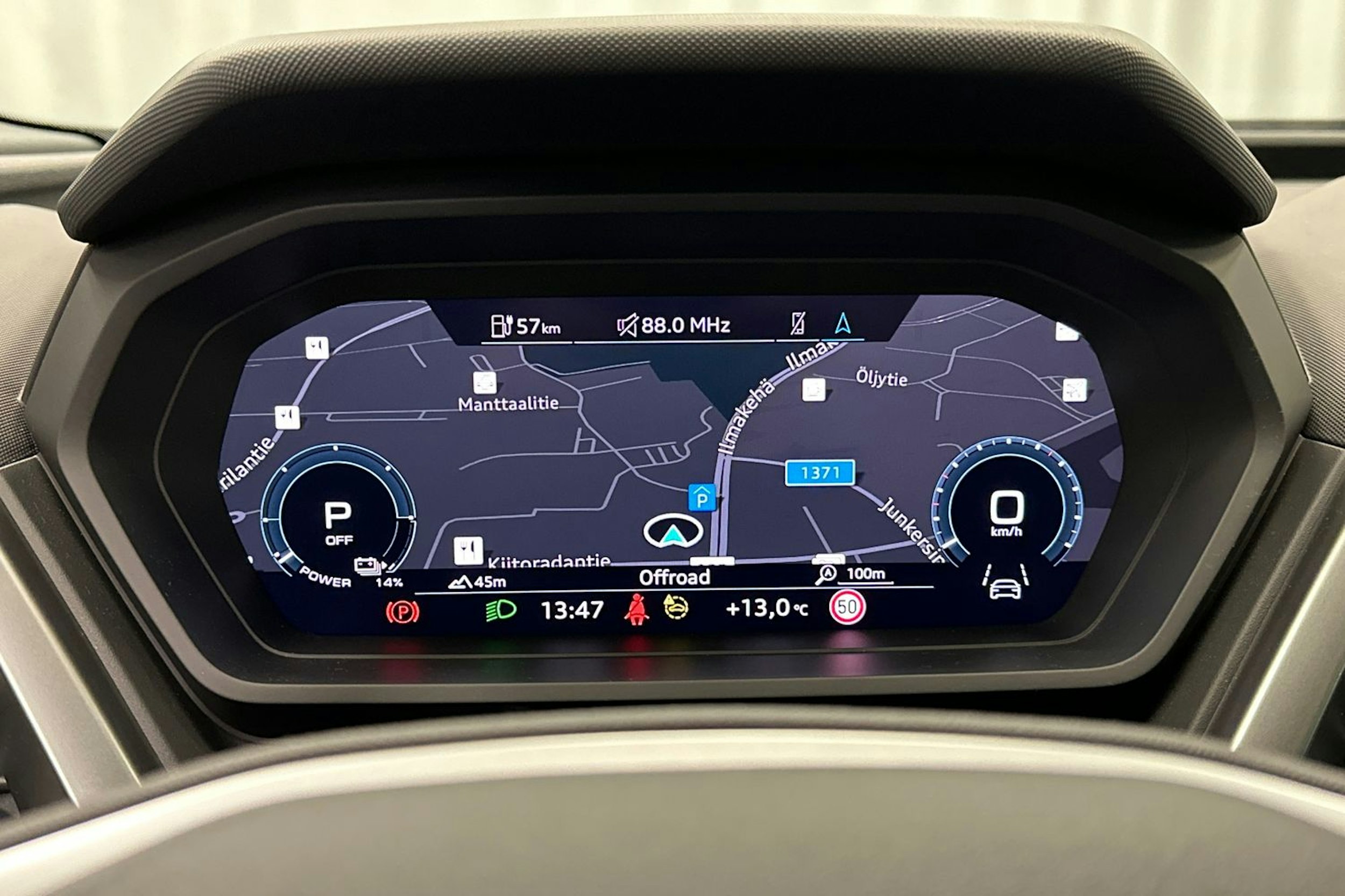 harmaa Audi Q4 e-tron 2024 kuva 22.