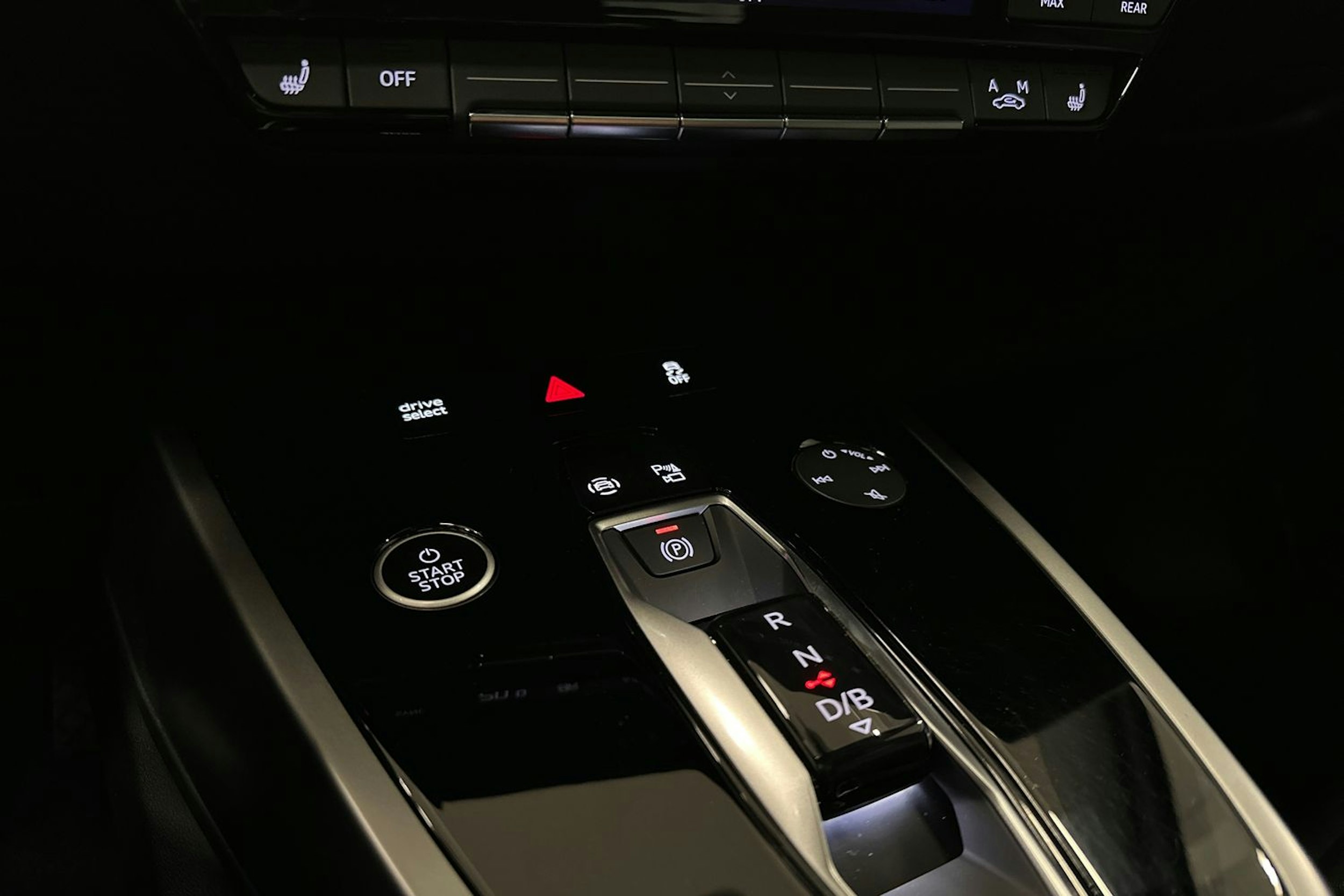 harmaa Audi Q4 e-tron 2024 kuva 23.