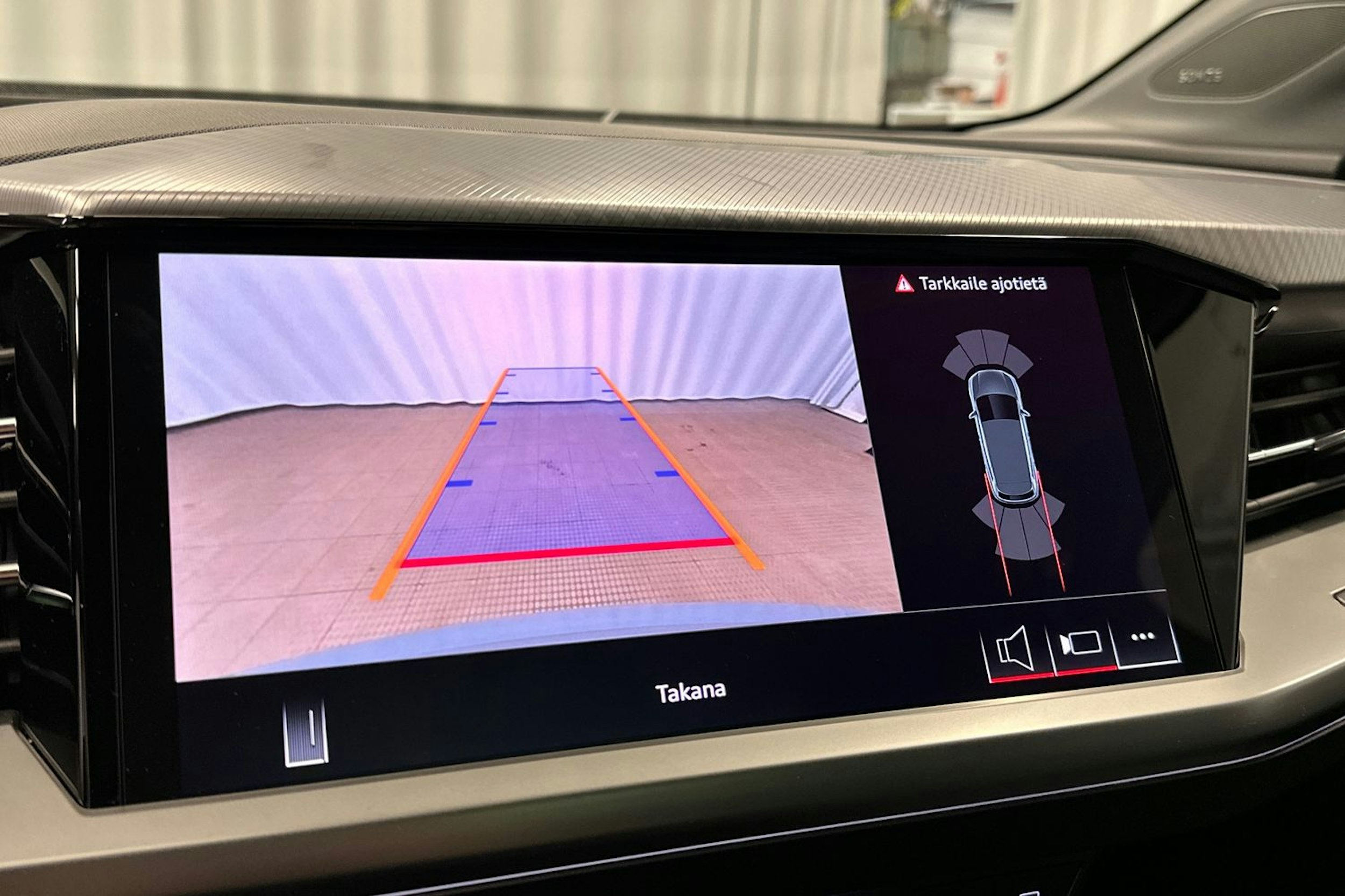 harmaa Audi Q4 e-tron 2024 kuva 33.