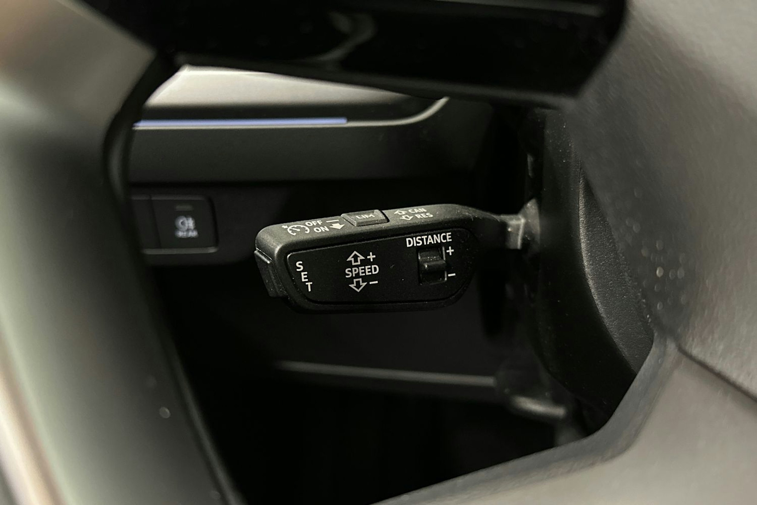 harmaa Audi Q4 e-tron 2024 kuva 34.
