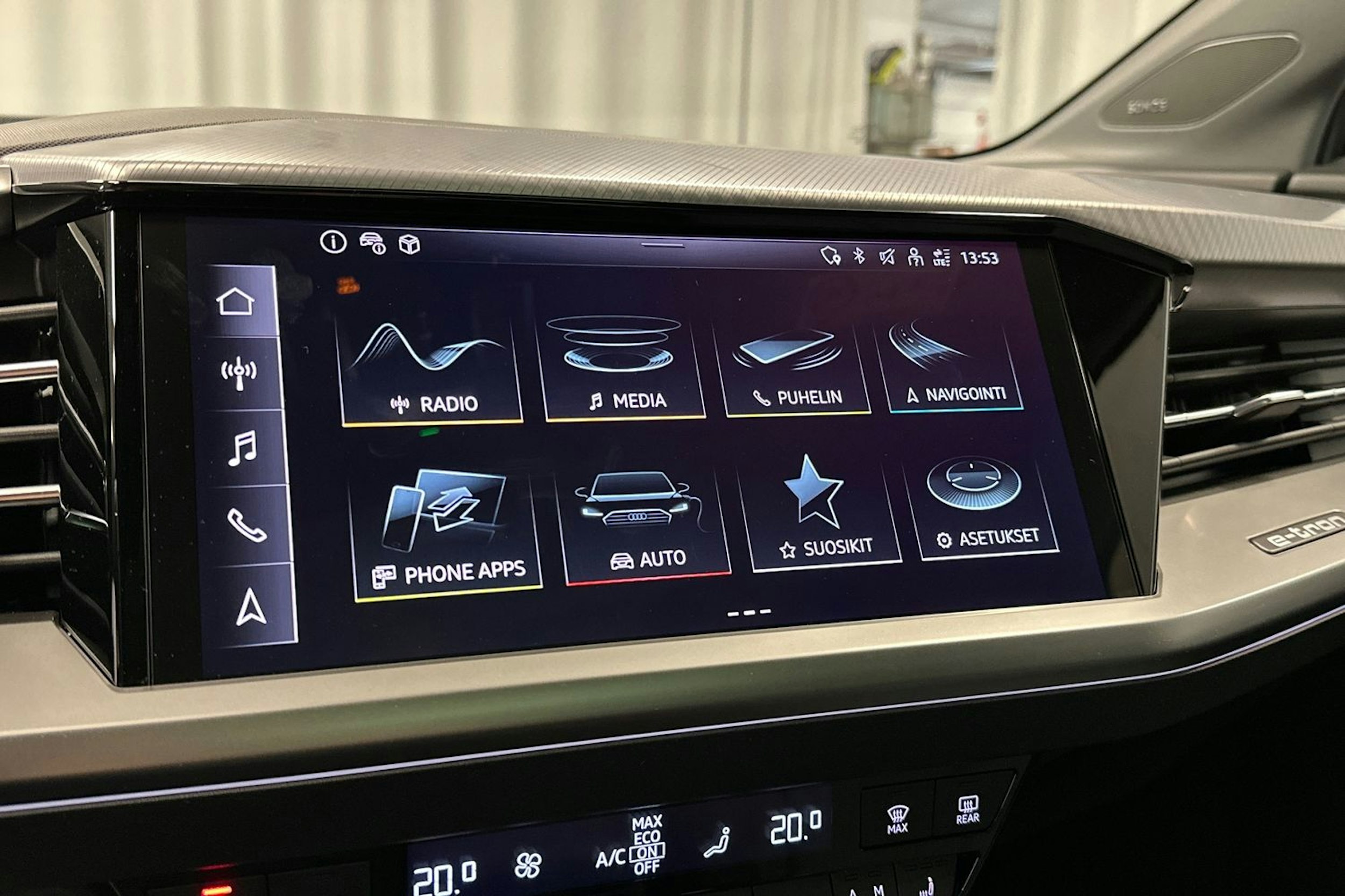 harmaa Audi Q4 e-tron 2024 kuva 35.