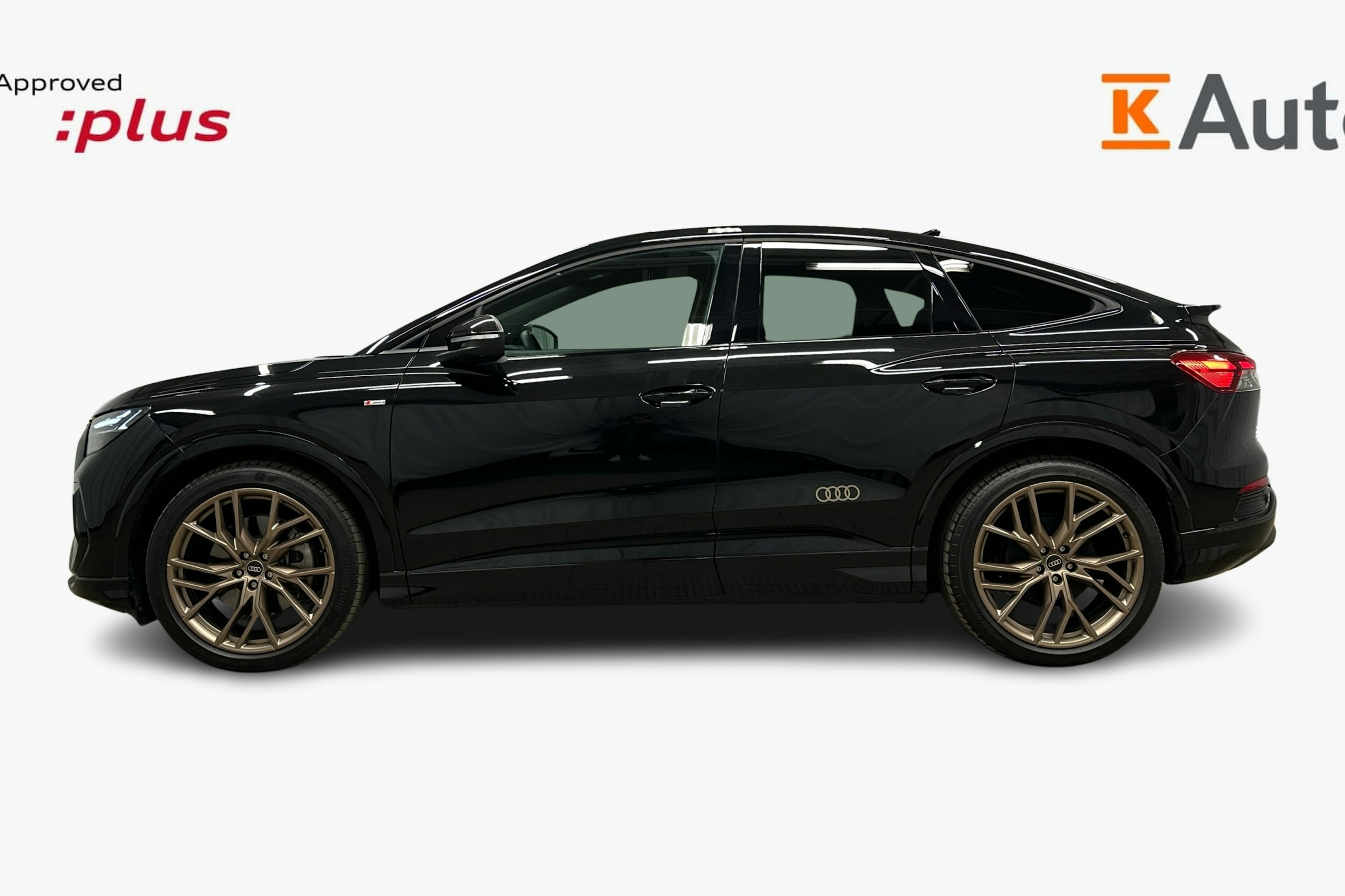 musta Audi Q4 e-tron 2024 kuva 5.