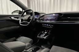musta Audi Q4 e-tron 2024 kuva 7.