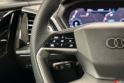 musta Audi Q4 e-tron 2024 kuva 9.
