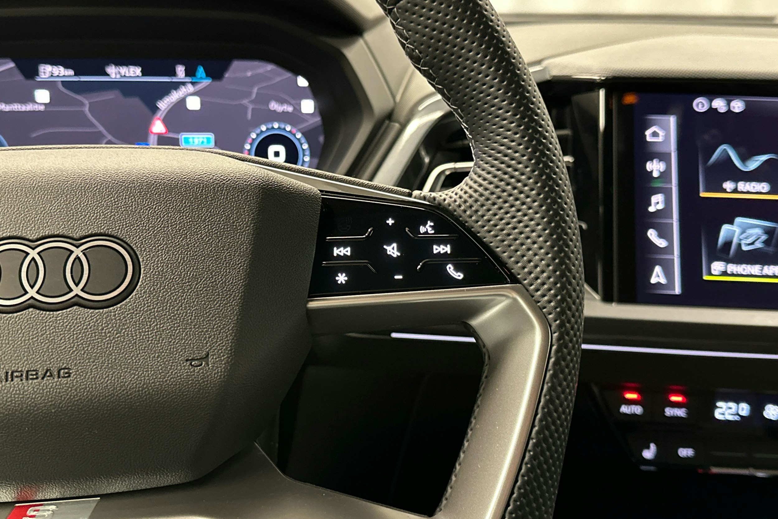 musta Audi Q4 e-tron 2024 kuva 10.