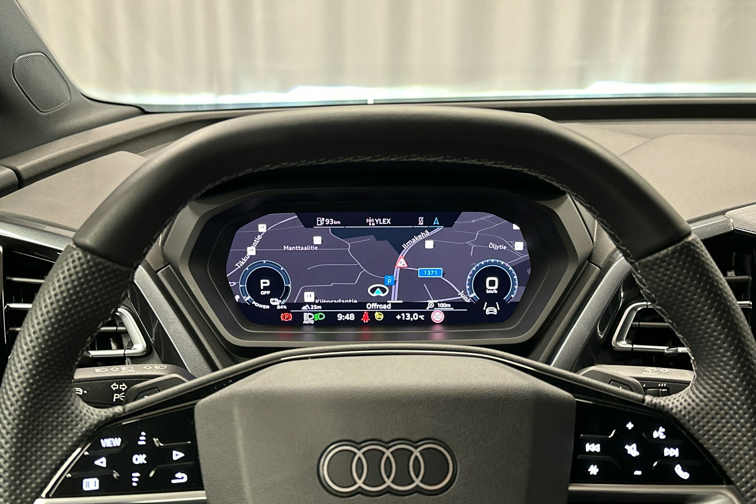 musta Audi Q4 e-tron 2024 kuva 11.