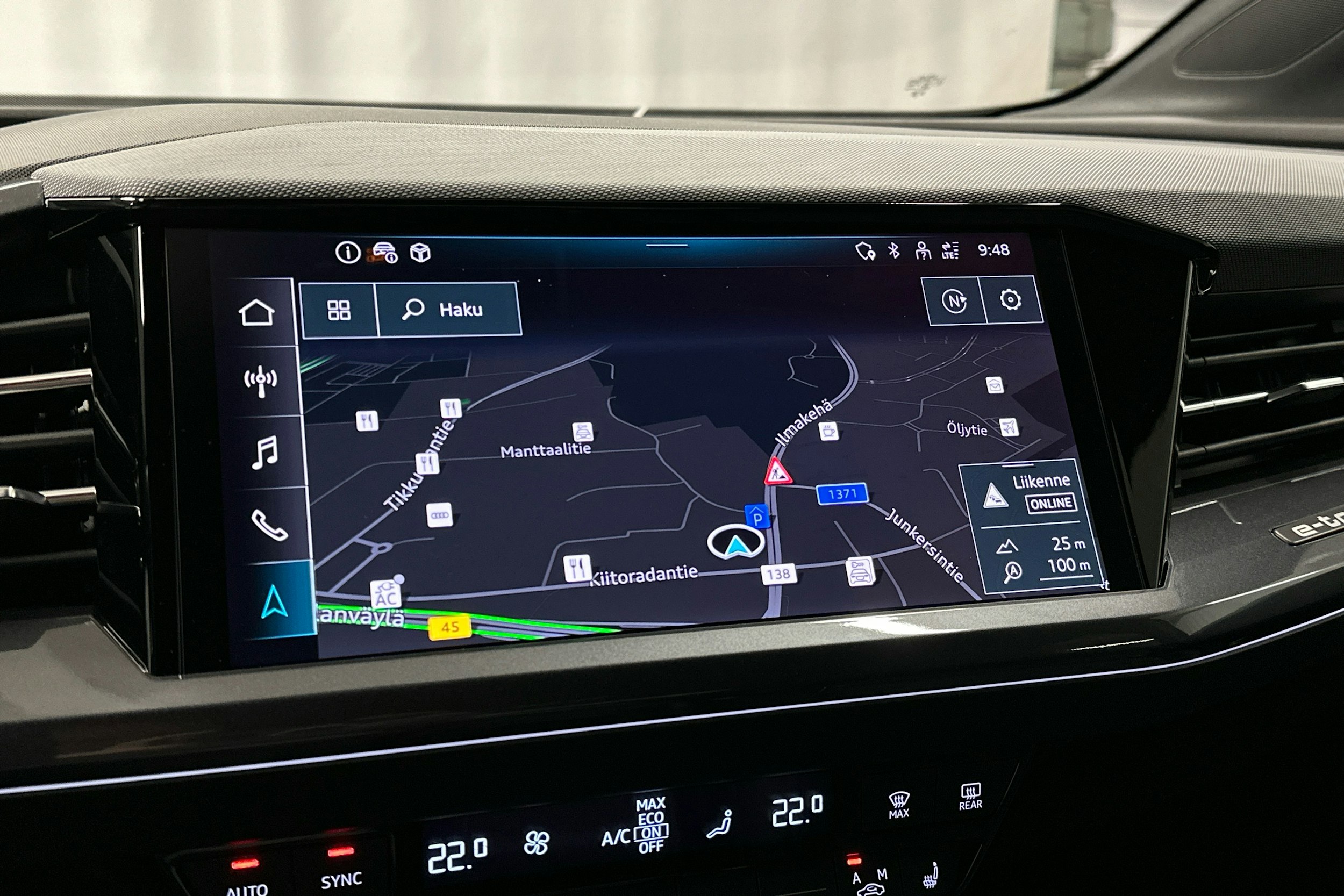 musta Audi Q4 e-tron 2024 kuva 12.