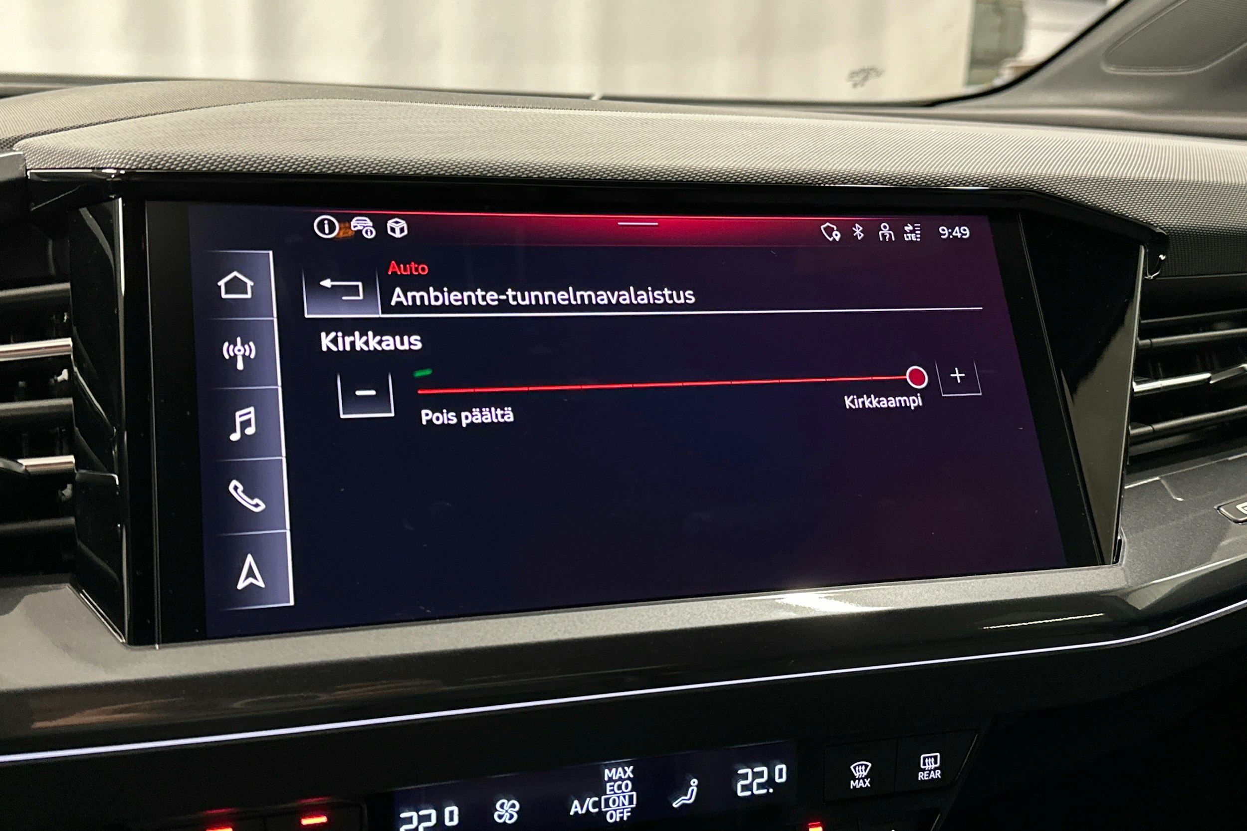 musta Audi Q4 e-tron 2024 kuva 16.