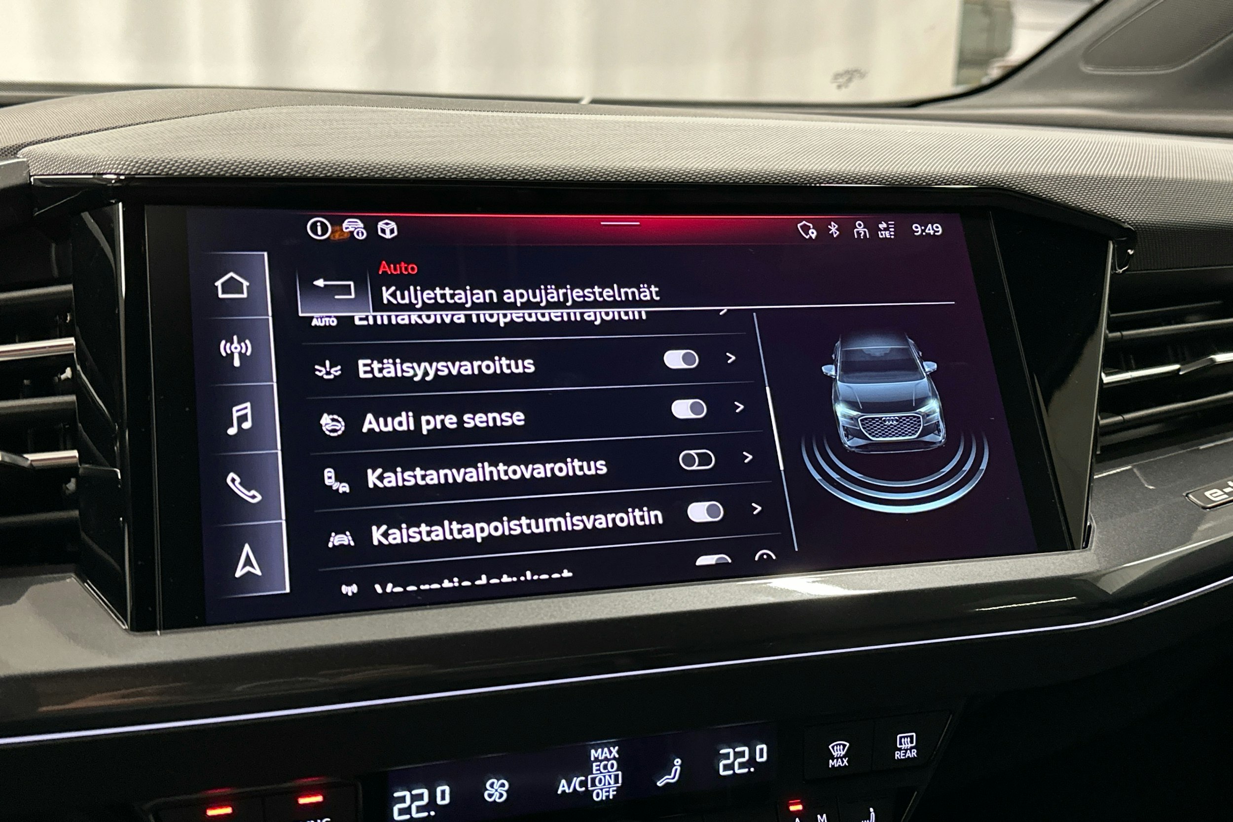 musta Audi Q4 e-tron 2024 kuva 18.