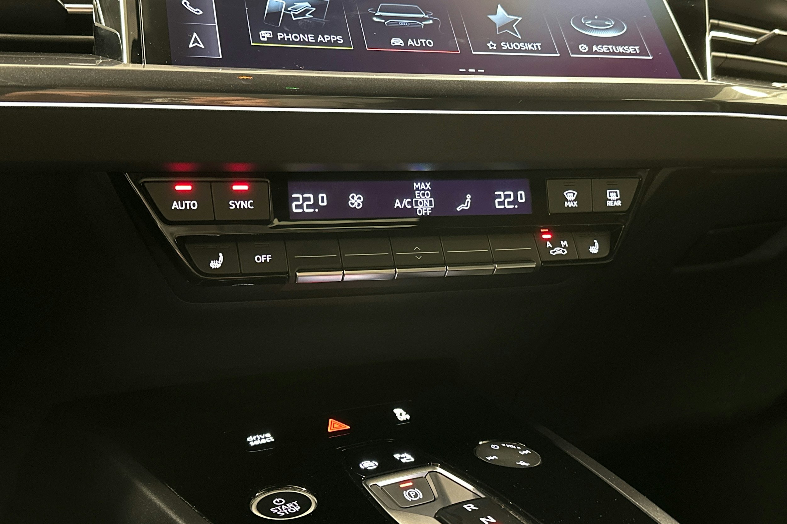 musta Audi Q4 e-tron 2024 kuva 20.