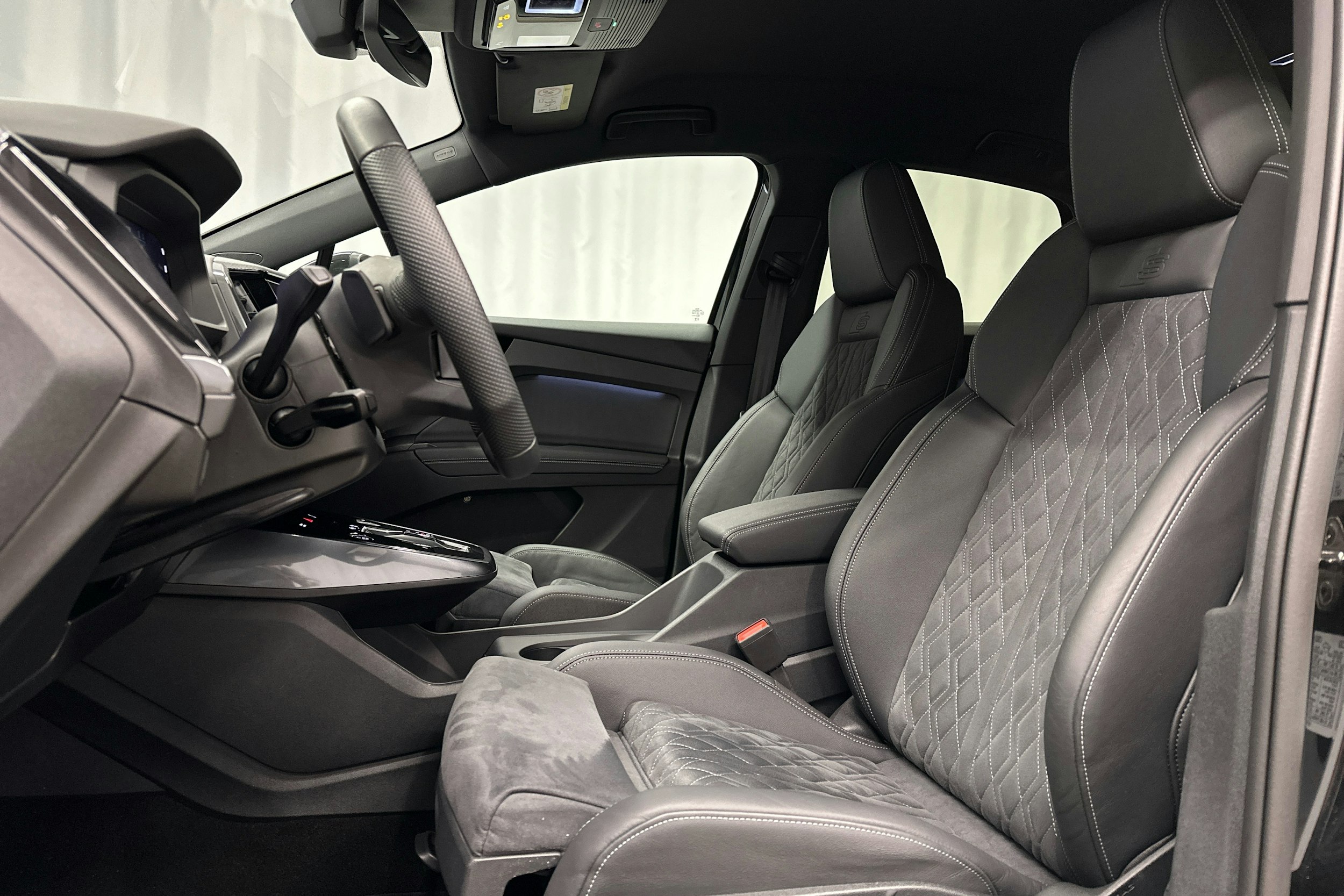 musta Audi Q4 e-tron 2024 kuva 22.