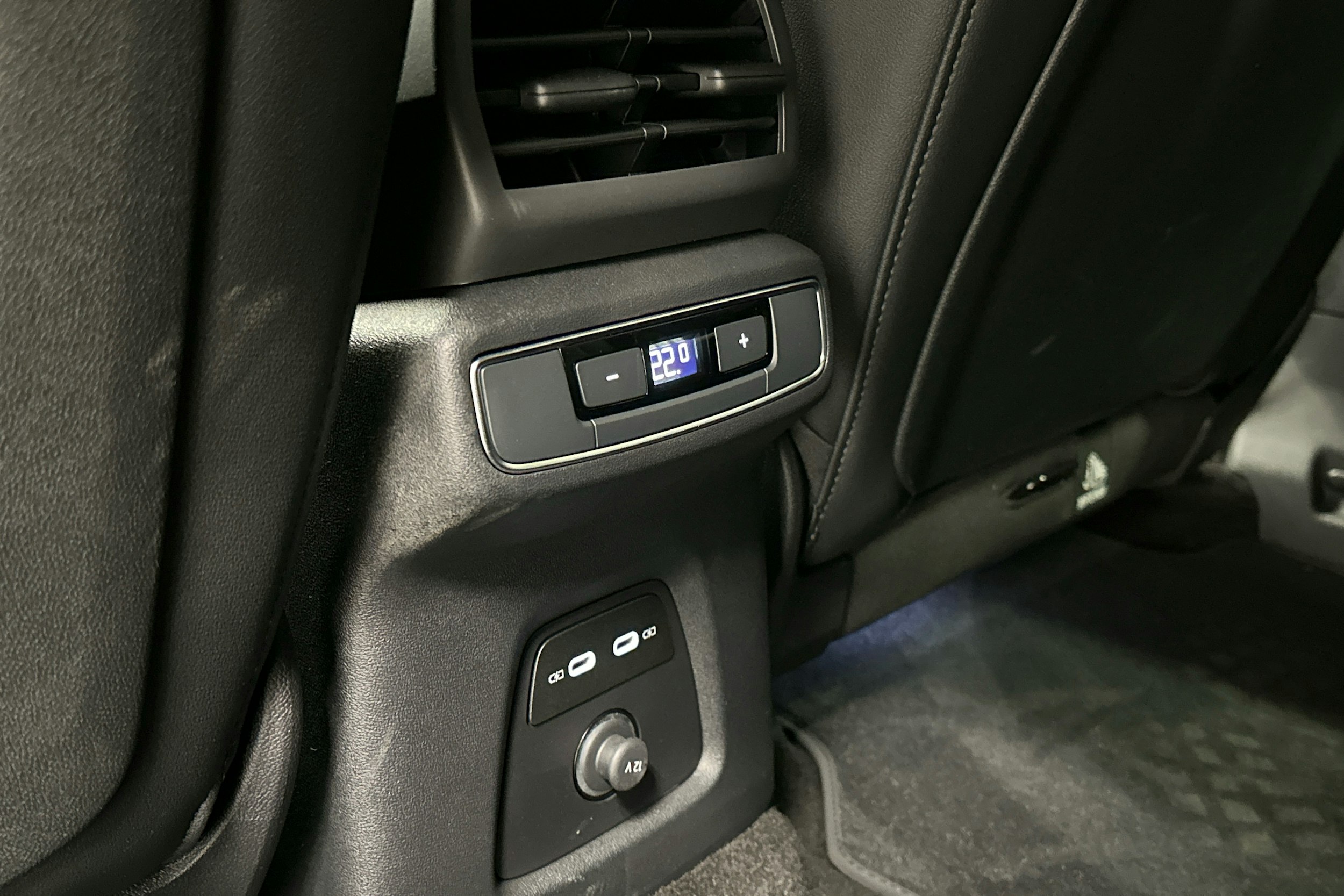 musta Audi Q4 e-tron 2024 kuva 24.