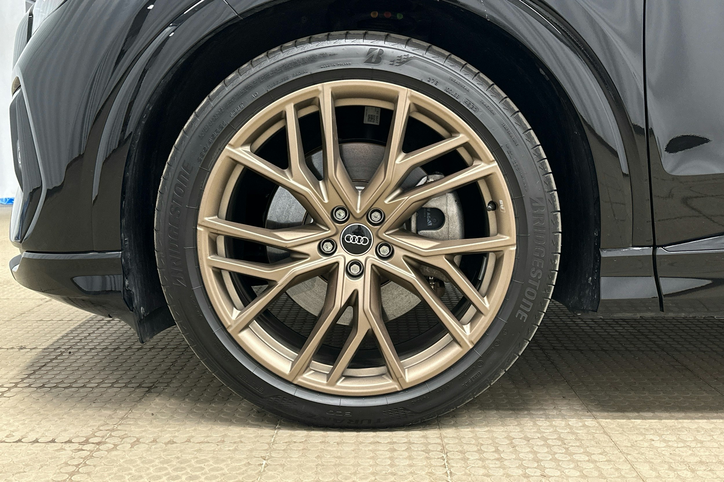 musta Audi Q4 e-tron 2024 kuva 28.