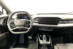 musta Audi Q4 e-tron 2024 kuva 7.