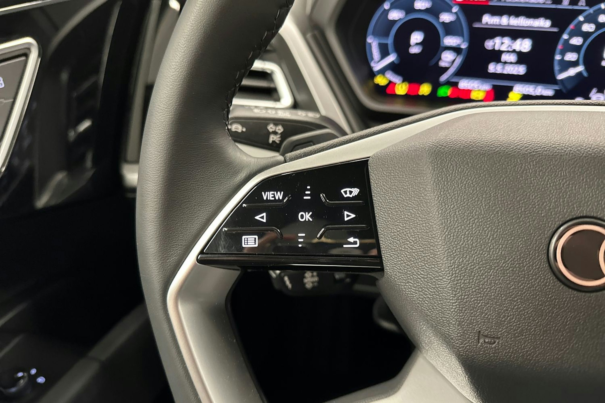 musta Audi Q4 e-tron 2024 kuva 11.