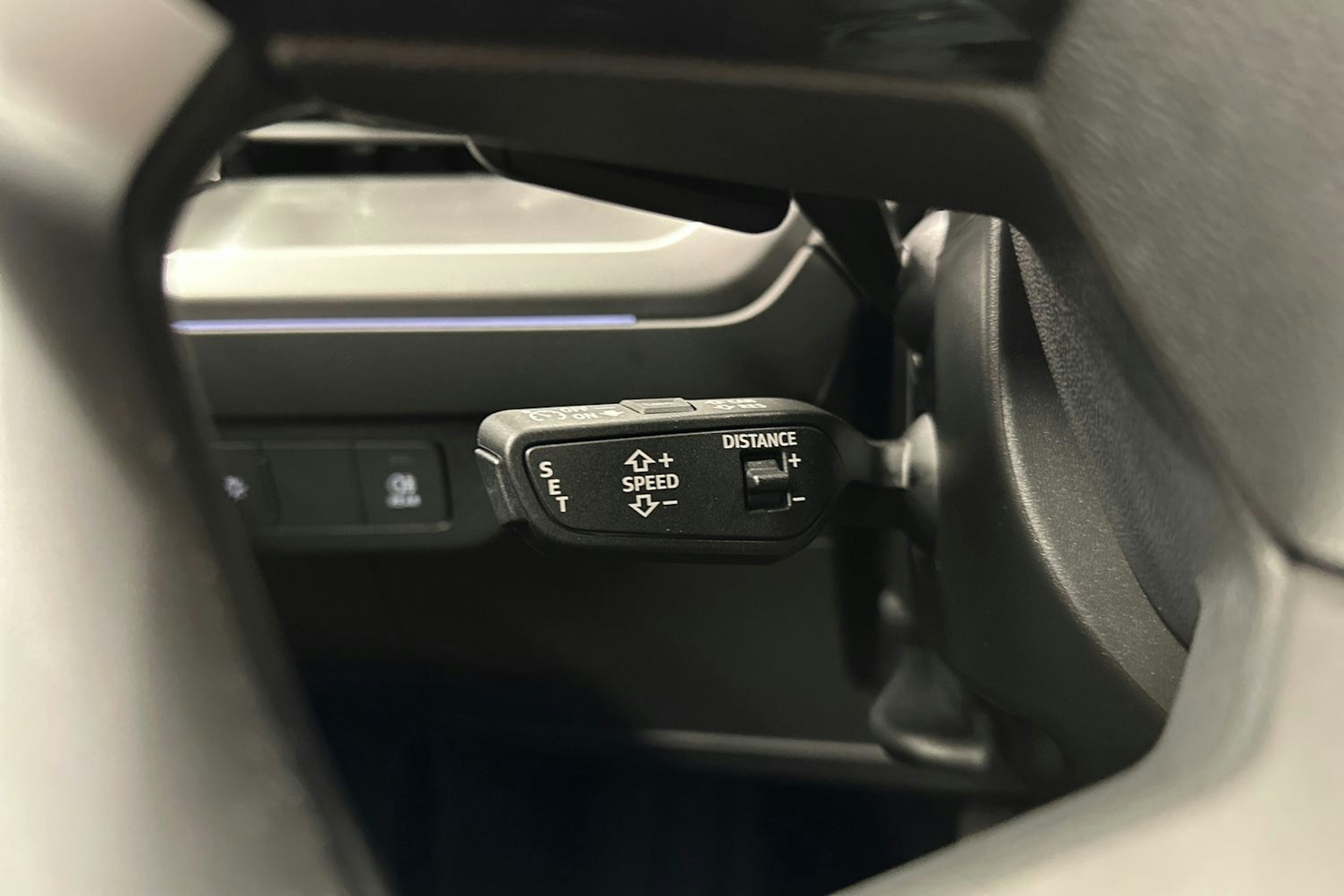 musta Audi Q4 e-tron 2024 kuva 13.