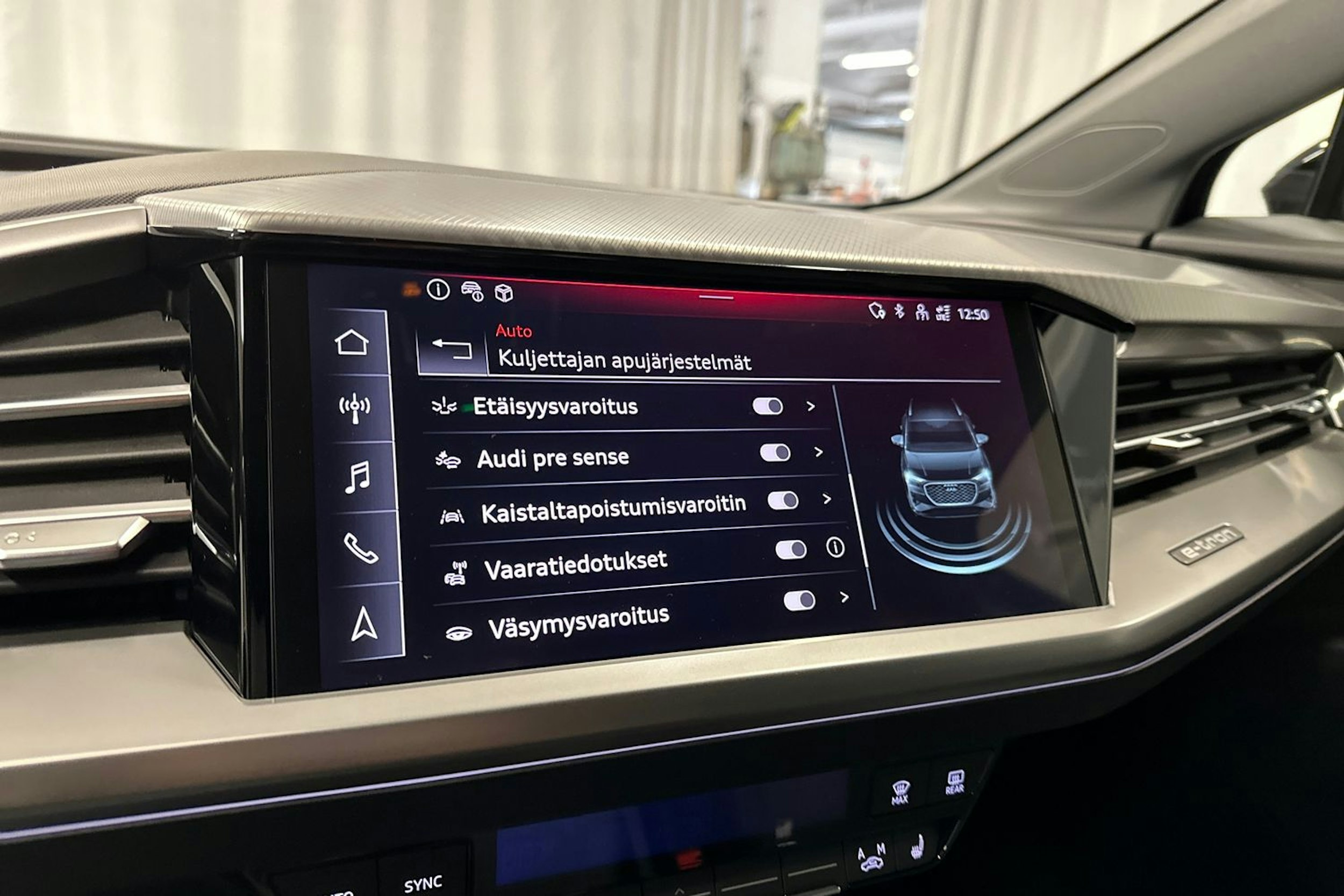 musta Audi Q4 e-tron 2024 kuva 21.