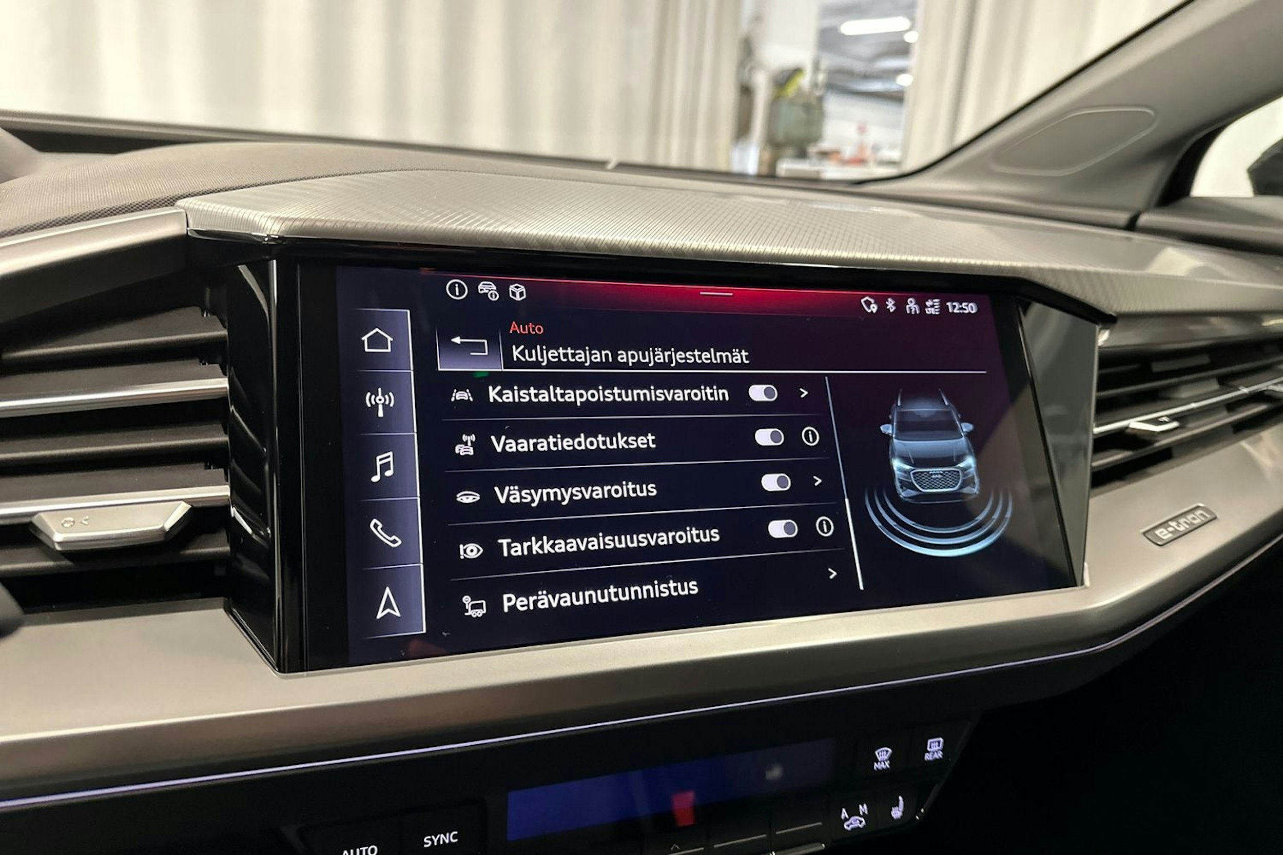 musta Audi Q4 e-tron 2024 kuva 22.