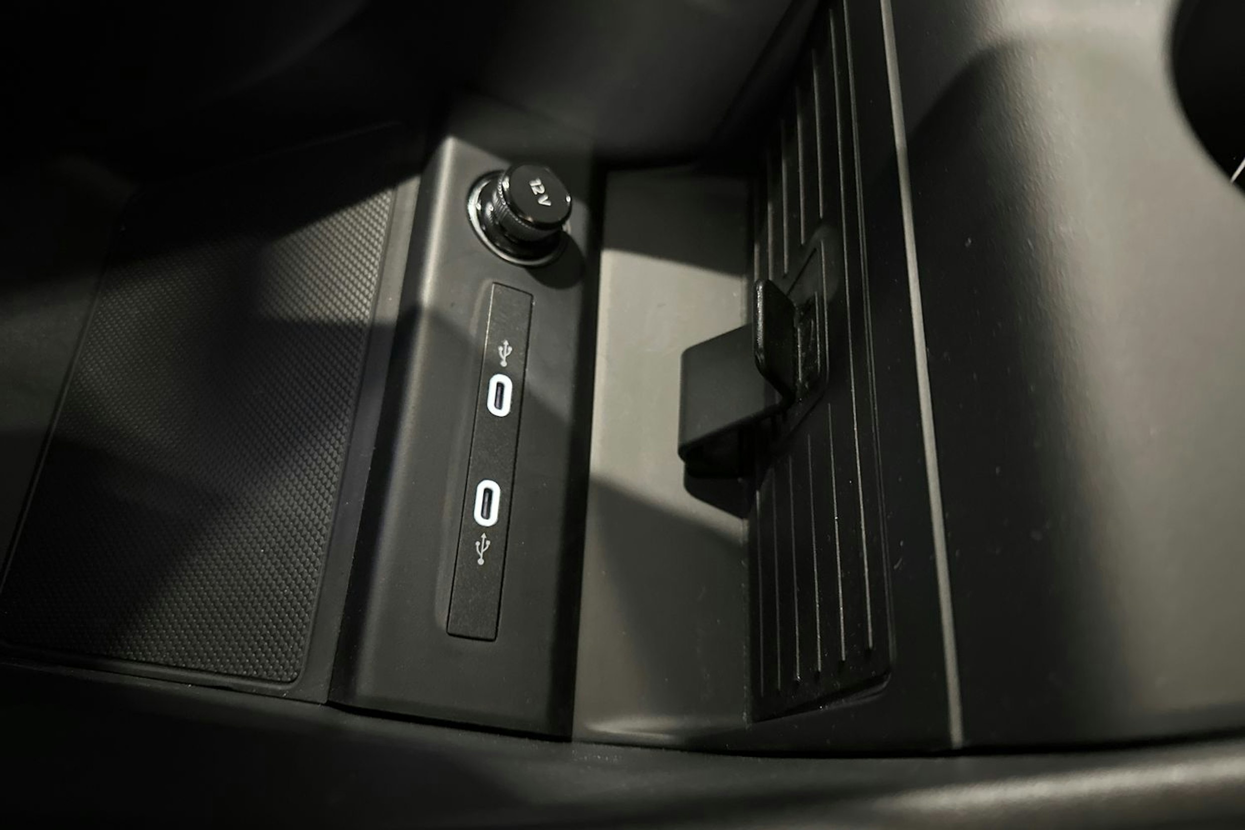 musta Audi Q4 e-tron 2024 kuva 24.