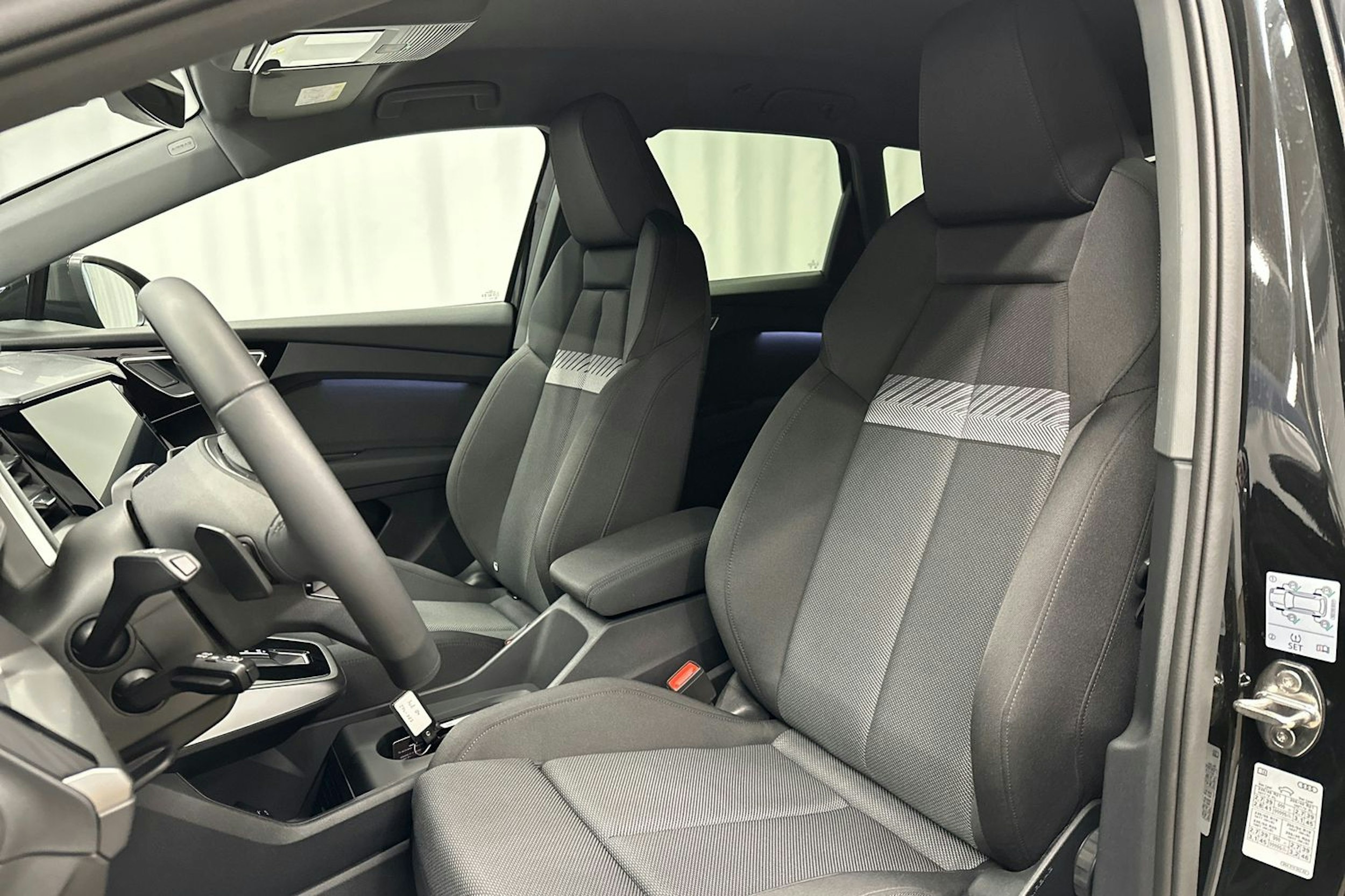 musta Audi Q4 e-tron 2024 kuva 25.