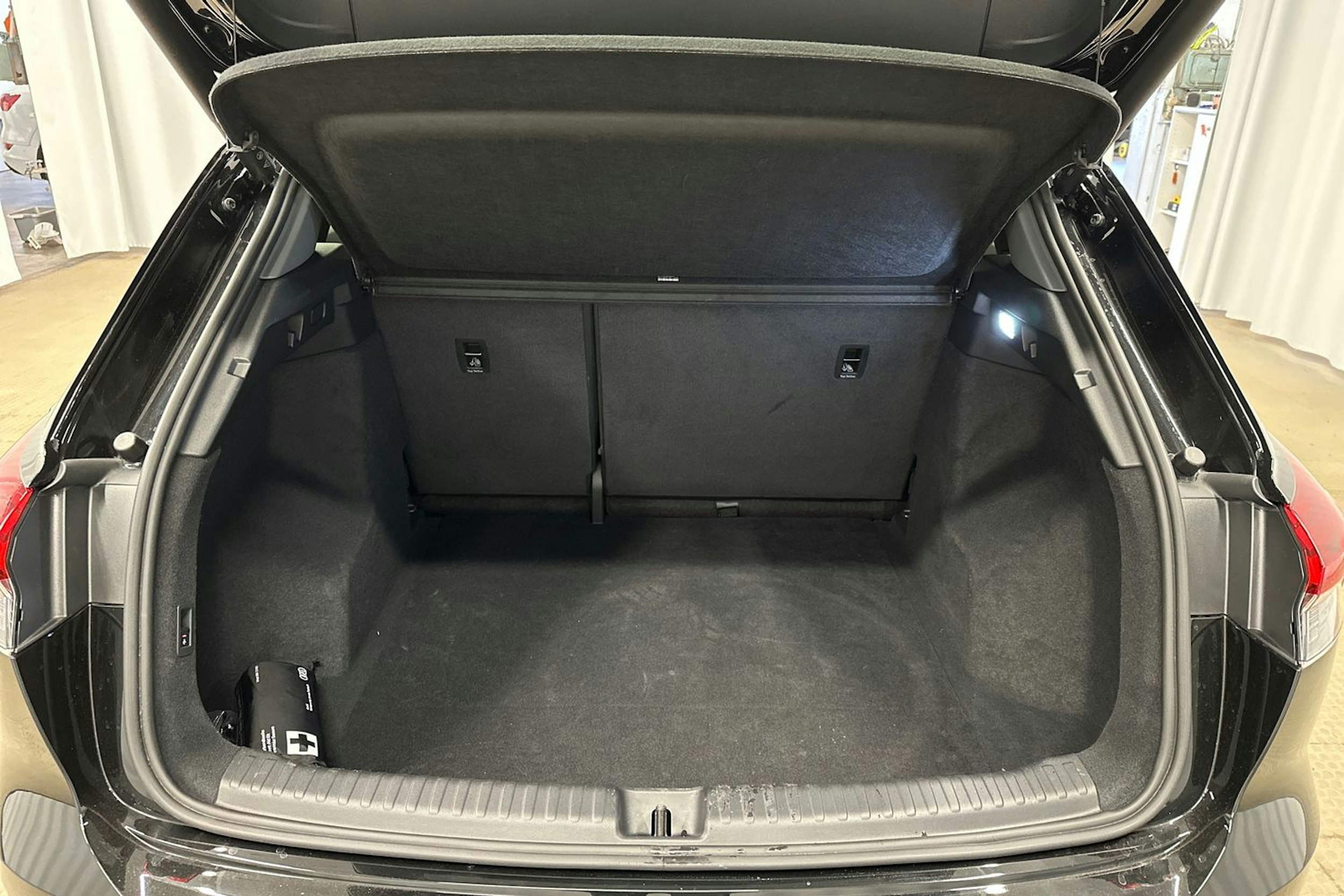musta Audi Q4 e-tron 2024 kuva 26.