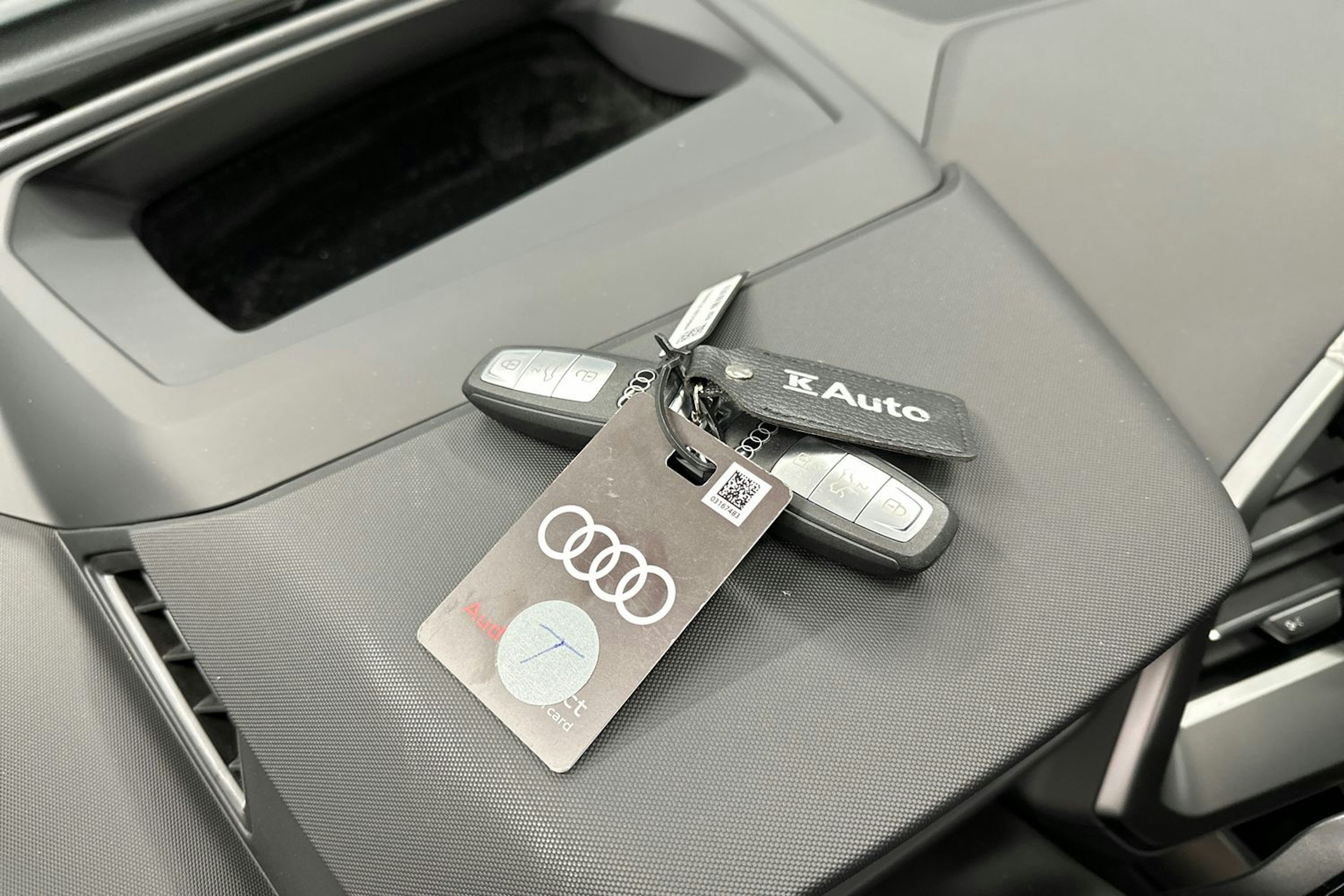 musta Audi Q4 e-tron 2024 kuva 30.
