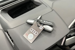 musta Audi Q4 e-tron 2024 kuva 30.