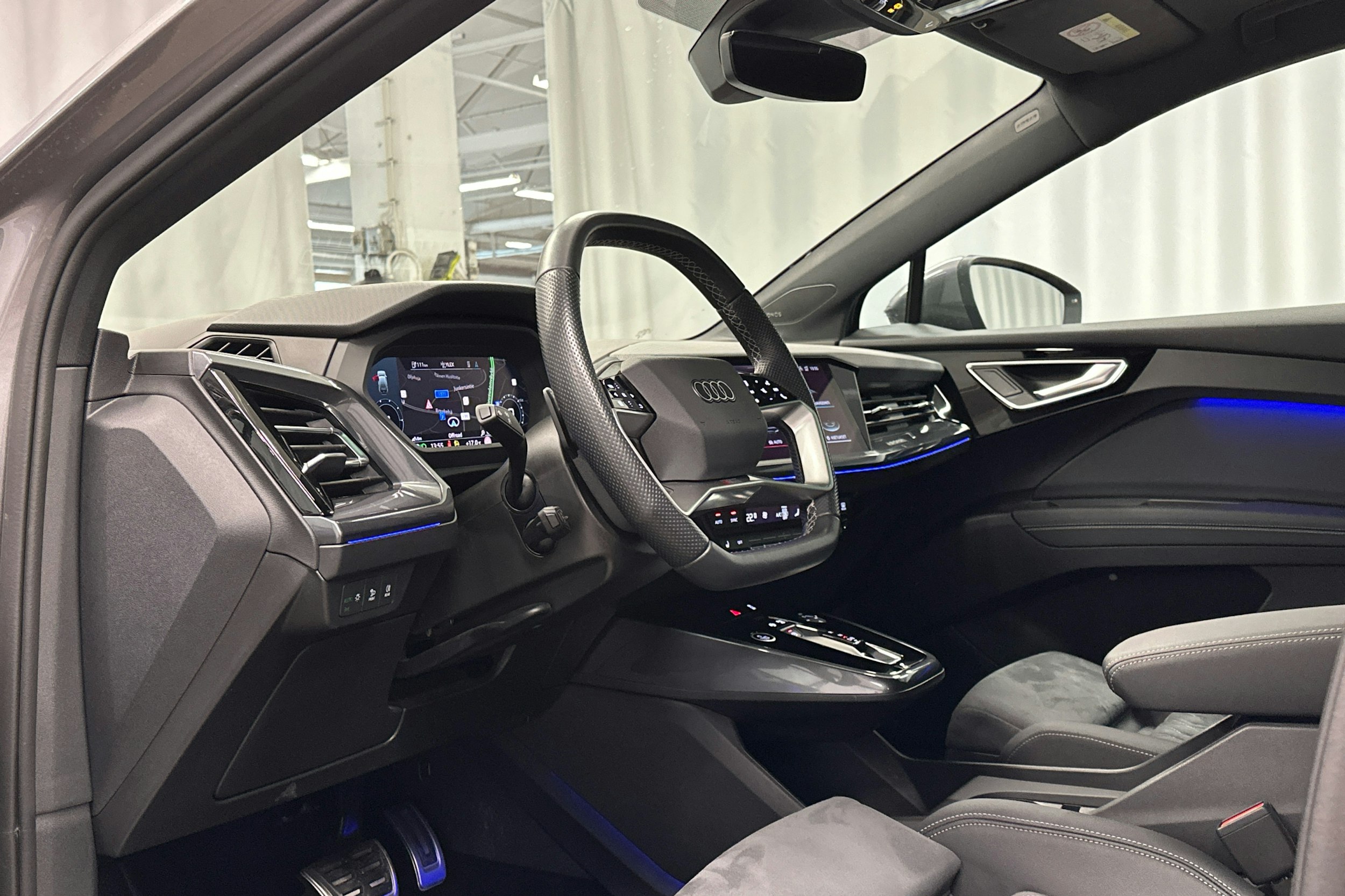 harmaa Audi Q4 e-tron 2024 kuva 10.