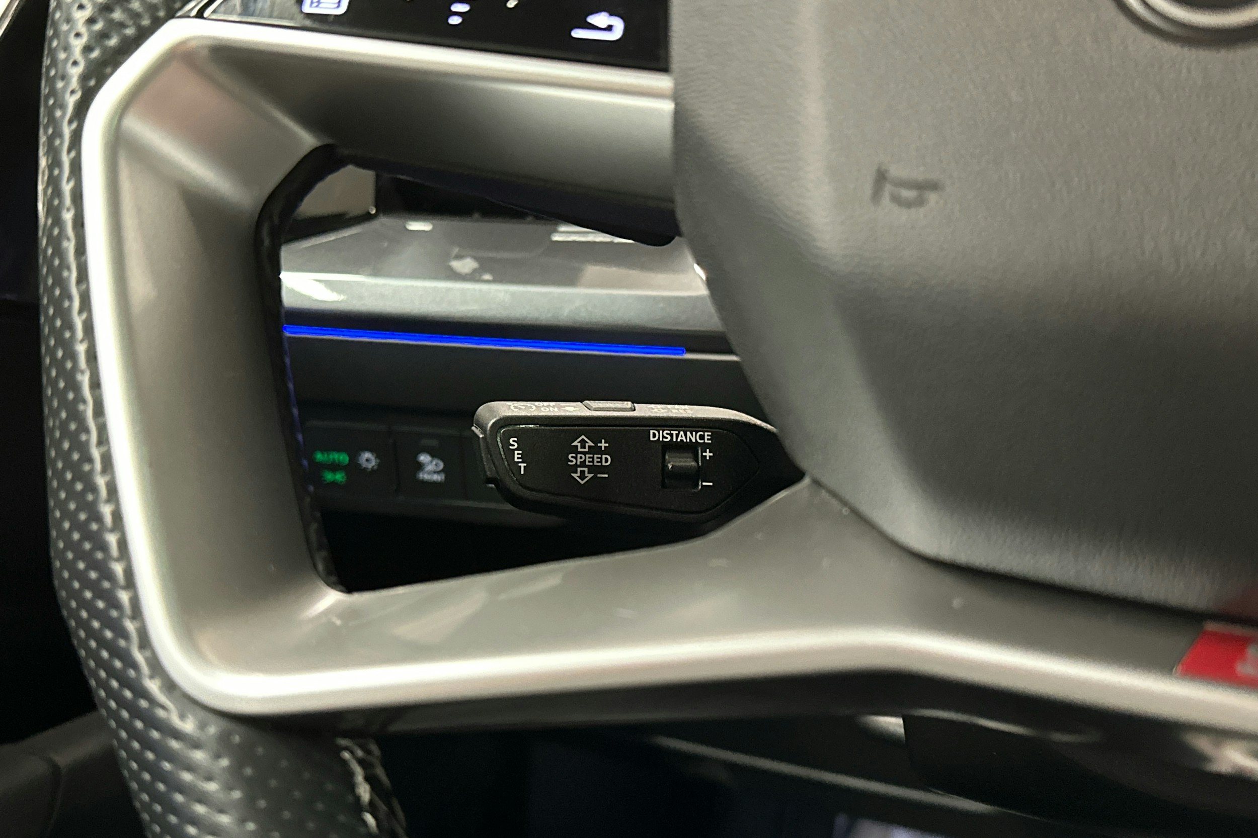 harmaa Audi Q4 e-tron 2024 kuva 11.