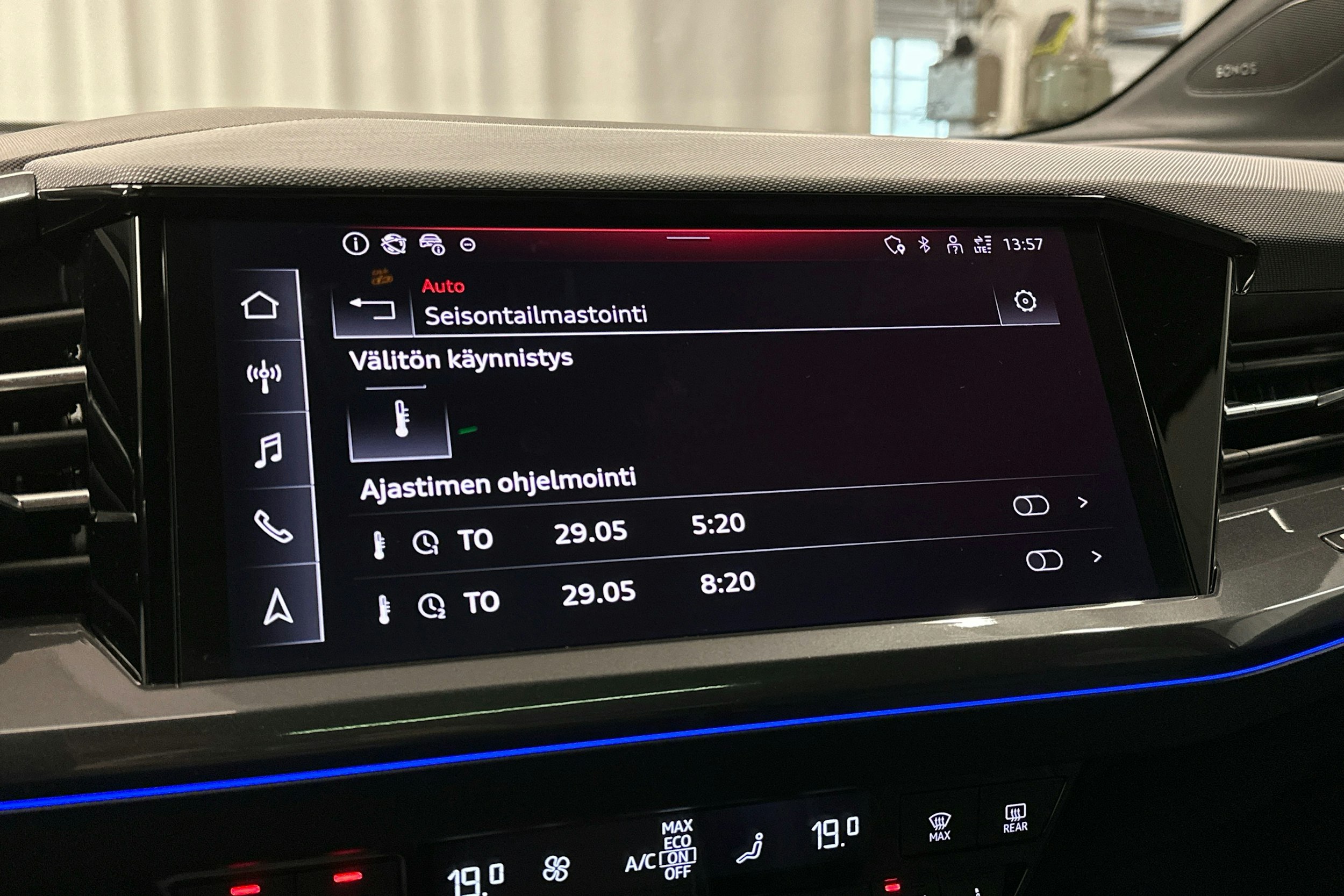 harmaa Audi Q4 e-tron 2024 kuva 17.