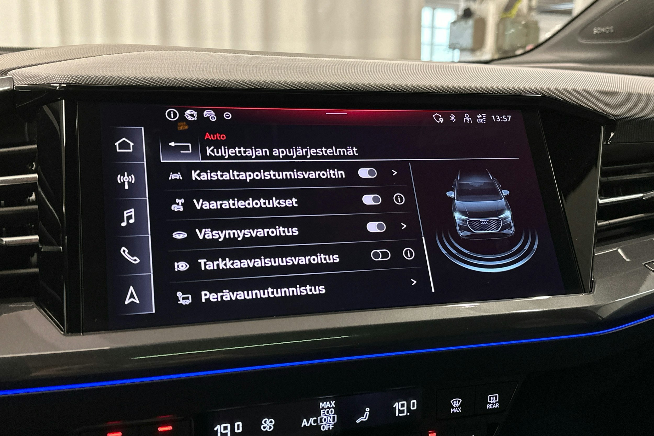 harmaa Audi Q4 e-tron 2024 kuva 20.