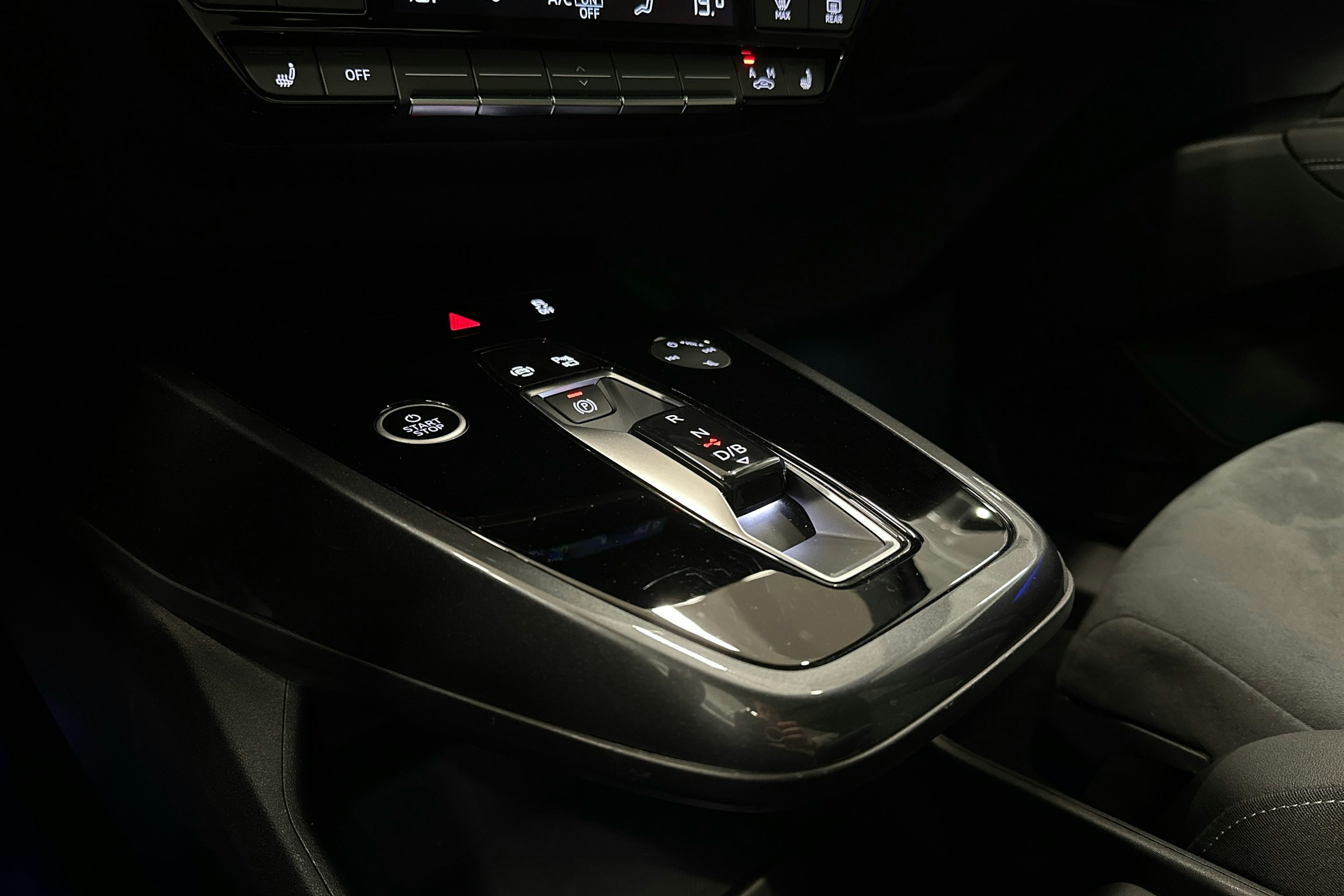 harmaa Audi Q4 e-tron 2024 kuva 22.