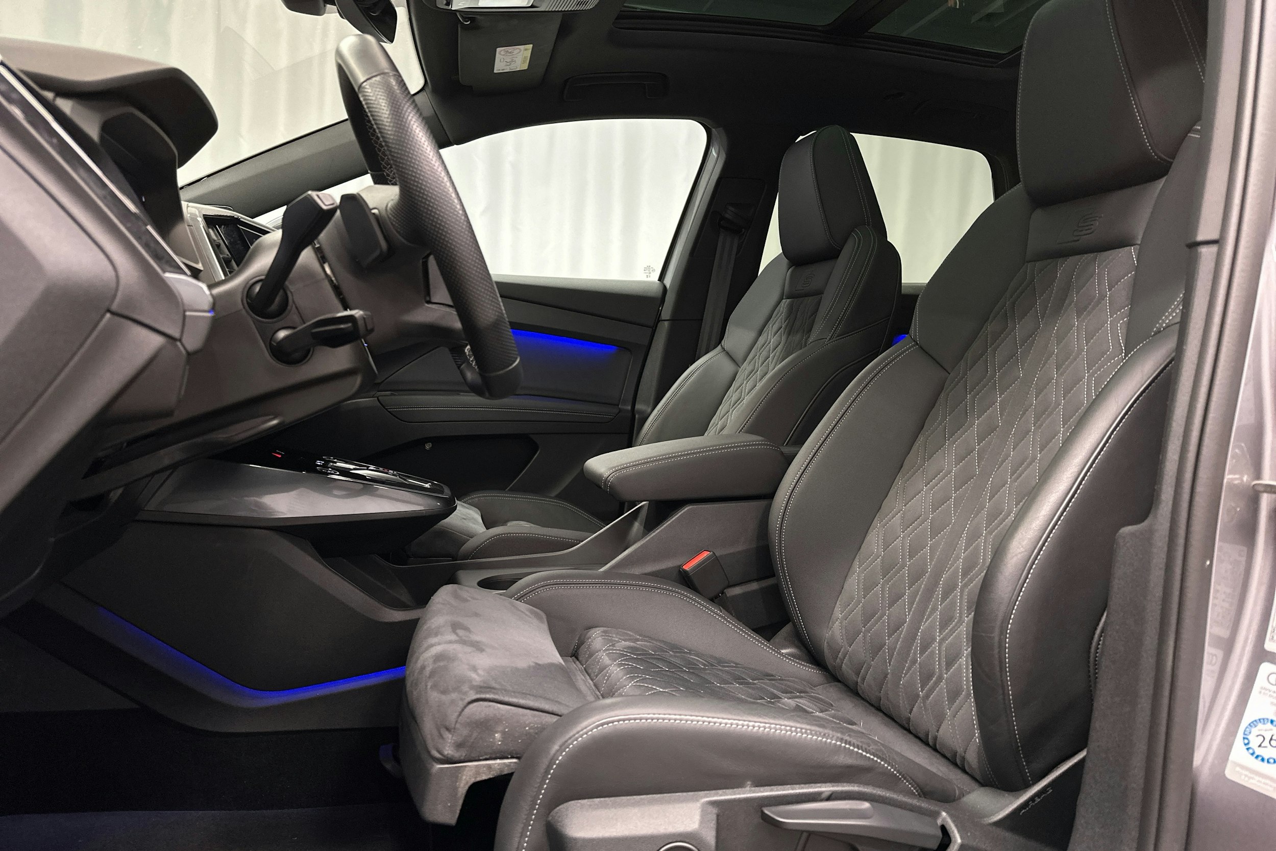 harmaa Audi Q4 e-tron 2024 kuva 24.