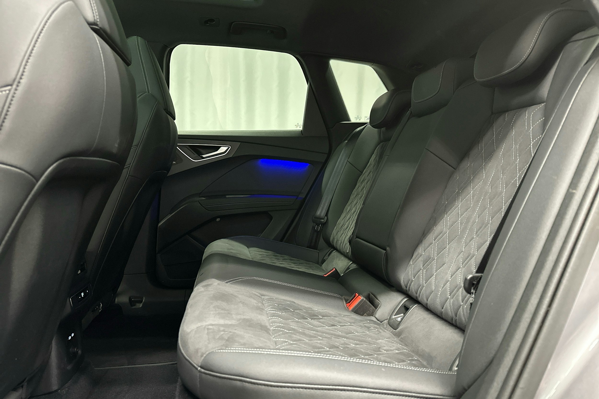 harmaa Audi Q4 e-tron 2024 kuva 26.