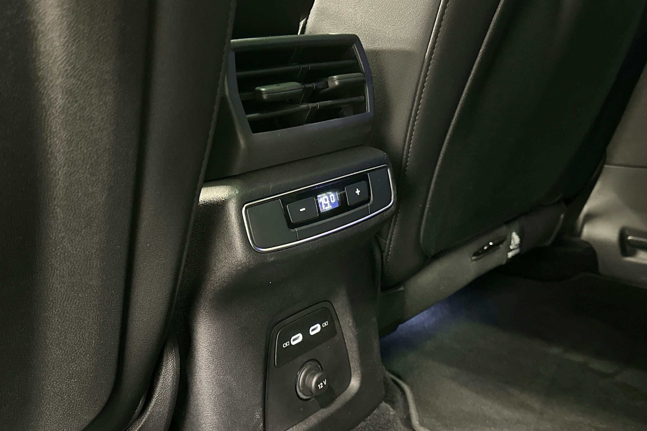 harmaa Audi Q4 e-tron 2024 kuva 27.
