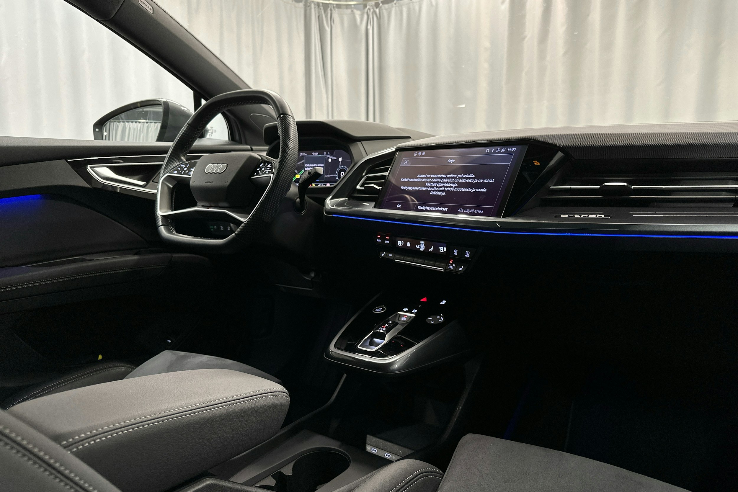 harmaa Audi Q4 e-tron 2024 kuva 32.