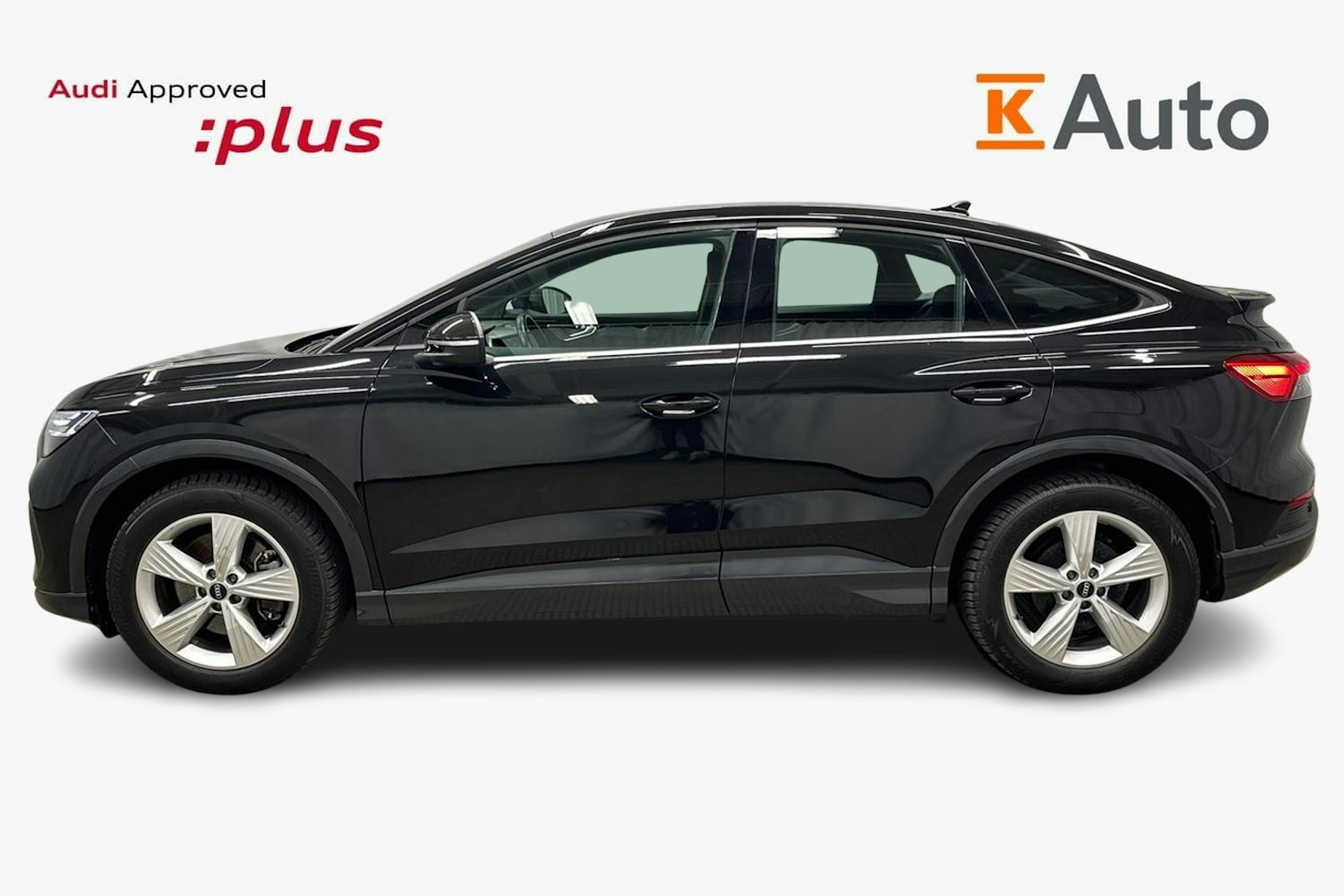musta Audi Q4 e-tron 2024 kuva 6.