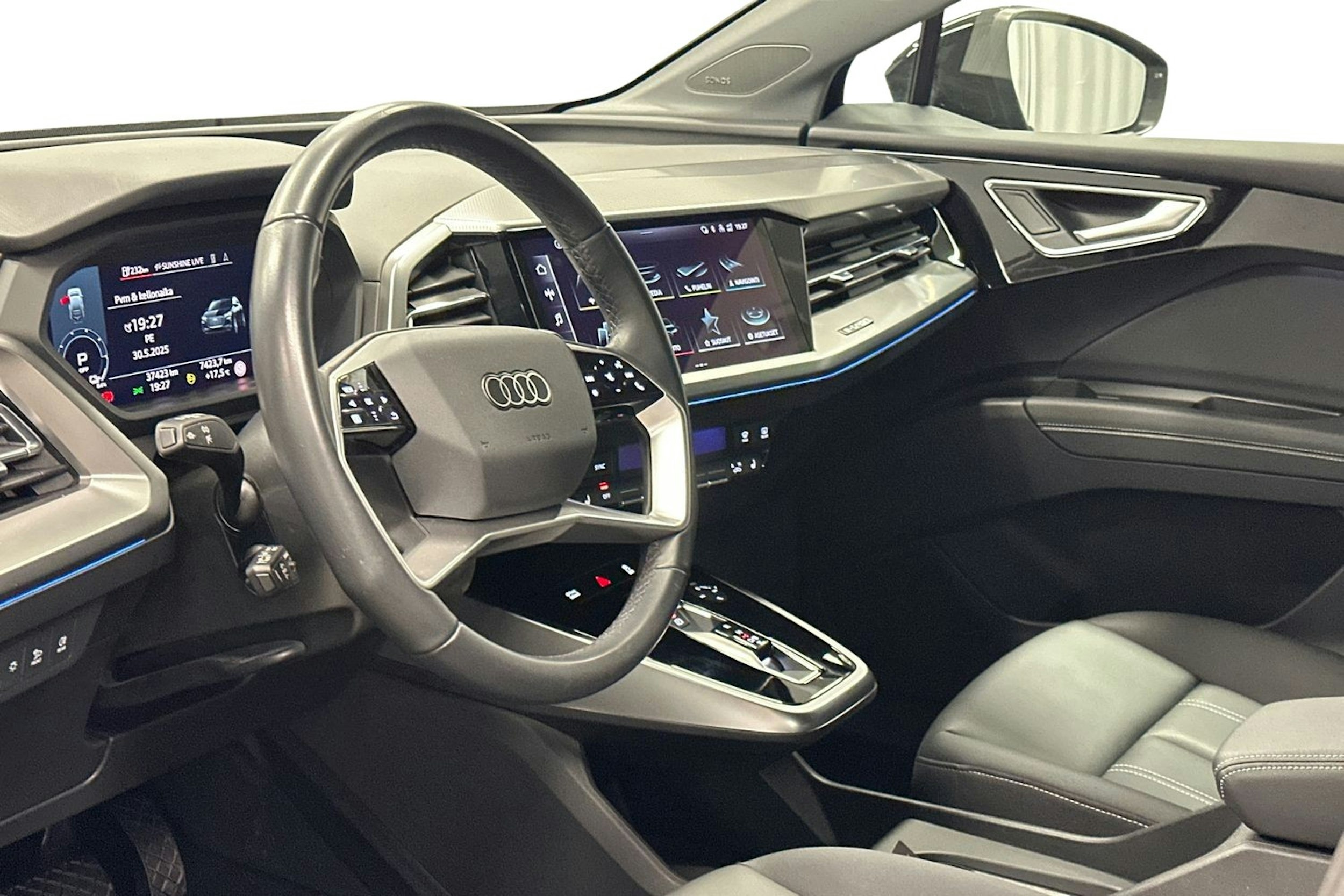 musta Audi Q4 e-tron 2024 kuva 7.
