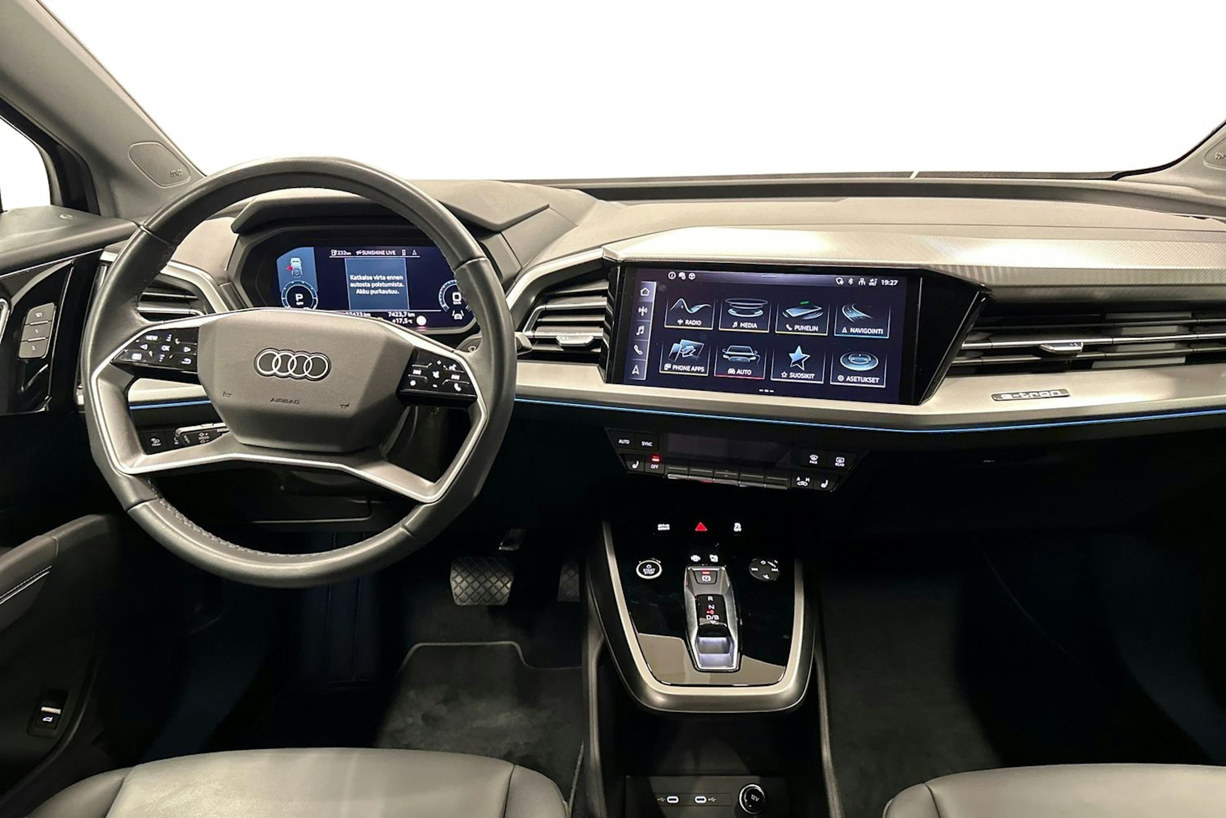 musta Audi Q4 e-tron 2024 kuva 9.