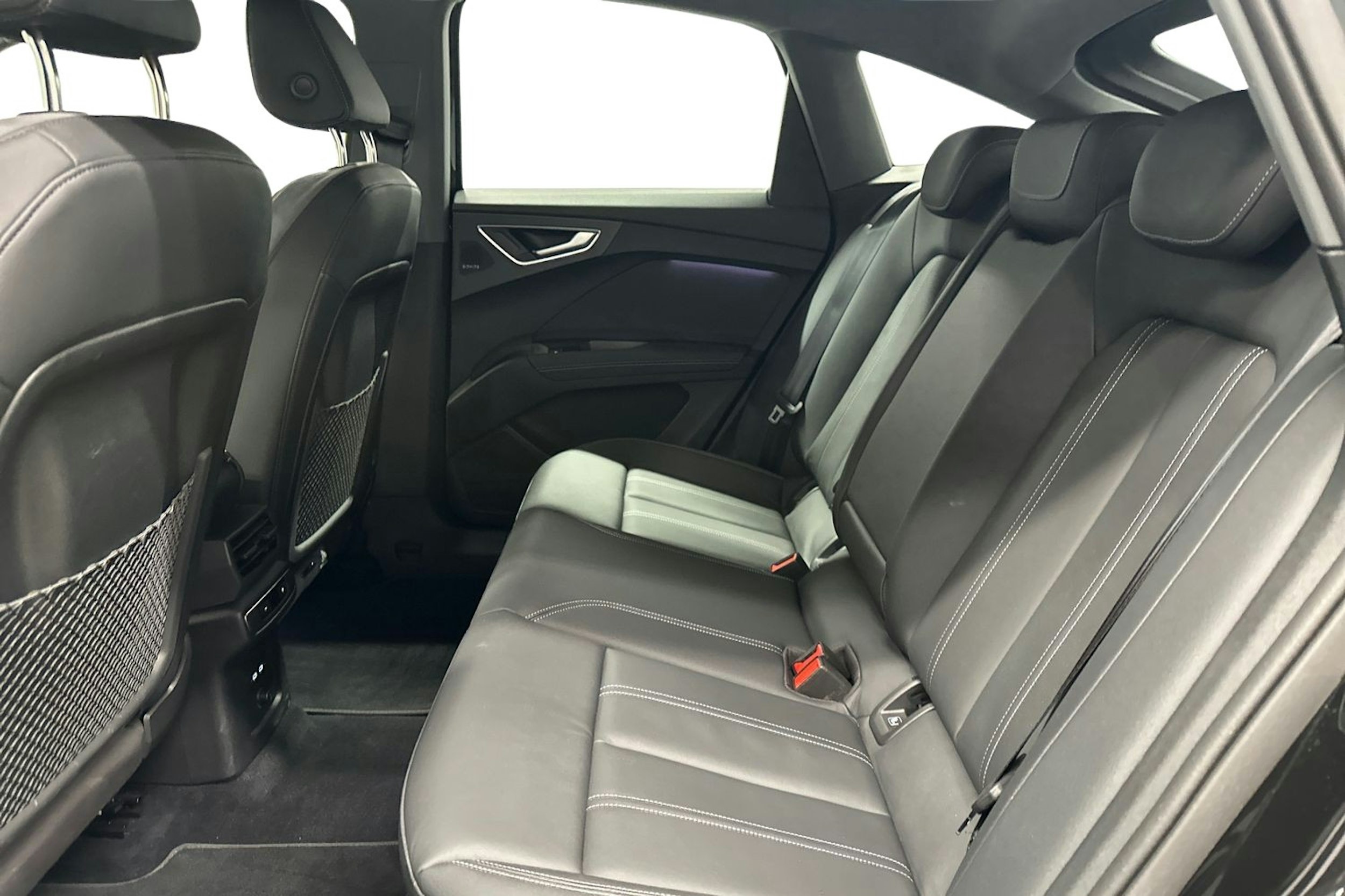 musta Audi Q4 e-tron 2024 kuva 10.