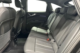musta Audi Q4 e-tron 2024 kuva 10.
