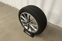 musta Audi Q4 e-tron 2024 kuva 12.