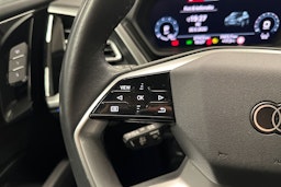 musta Audi Q4 e-tron 2024 kuva 13.