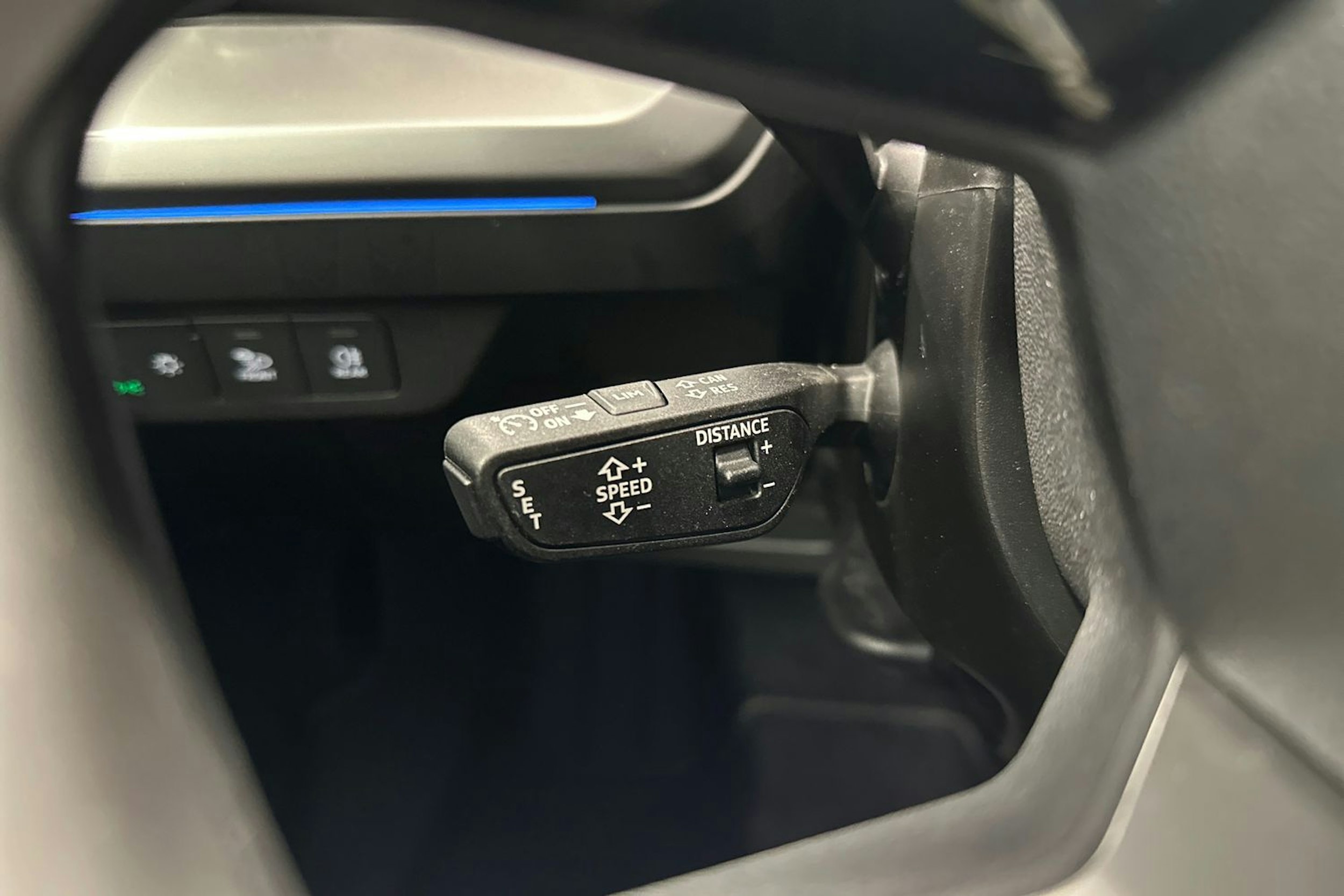 musta Audi Q4 e-tron 2024 kuva 16.