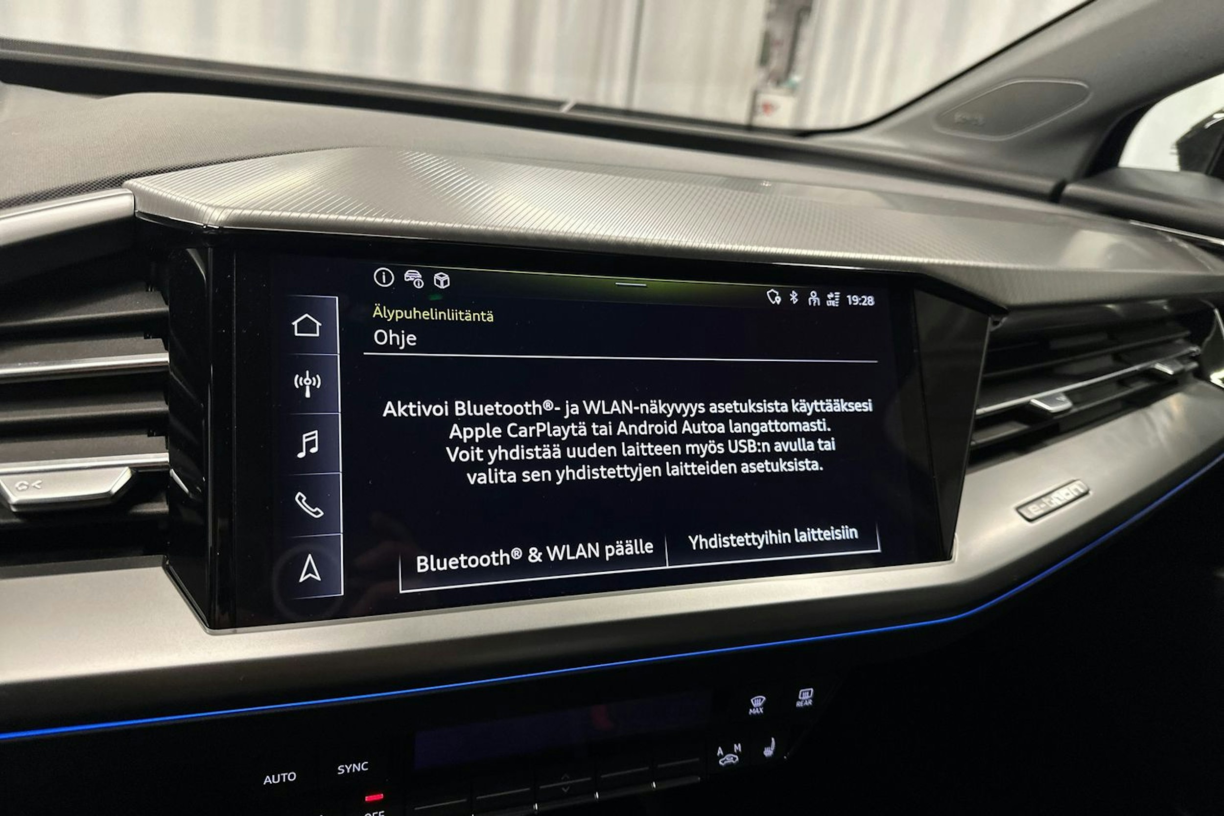 musta Audi Q4 e-tron 2024 kuva 19.
