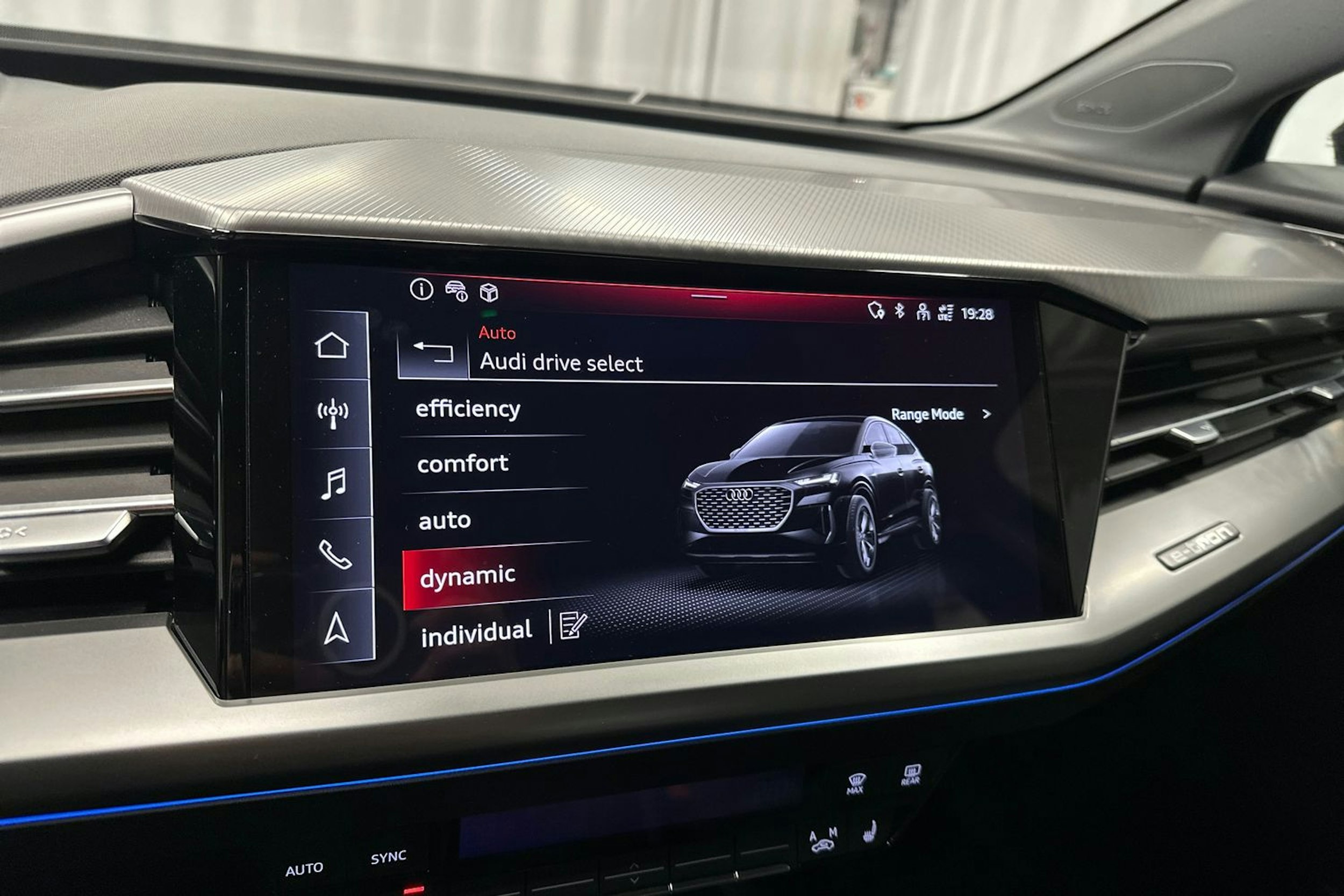 musta Audi Q4 e-tron 2024 kuva 21.