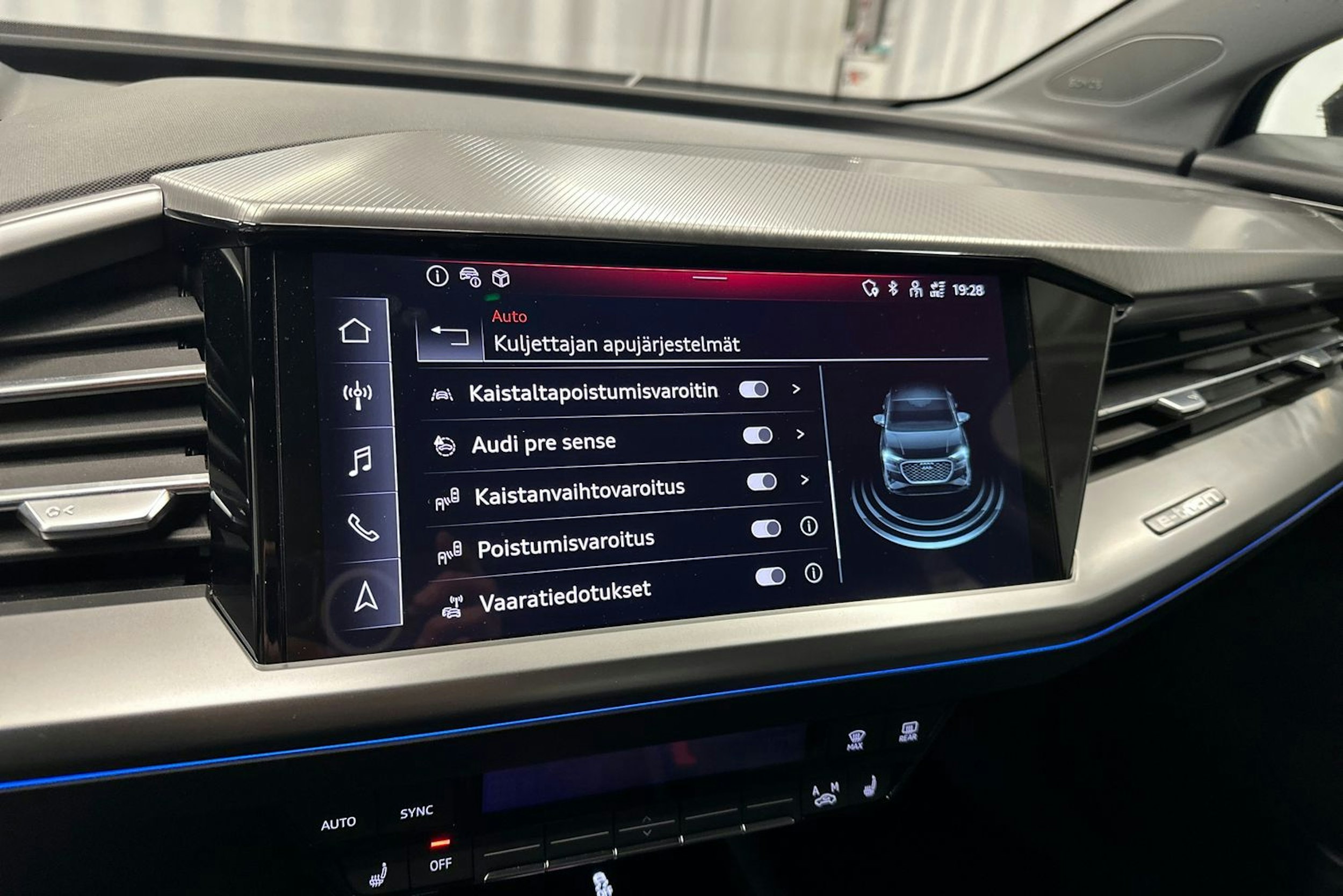 musta Audi Q4 e-tron 2024 kuva 23.