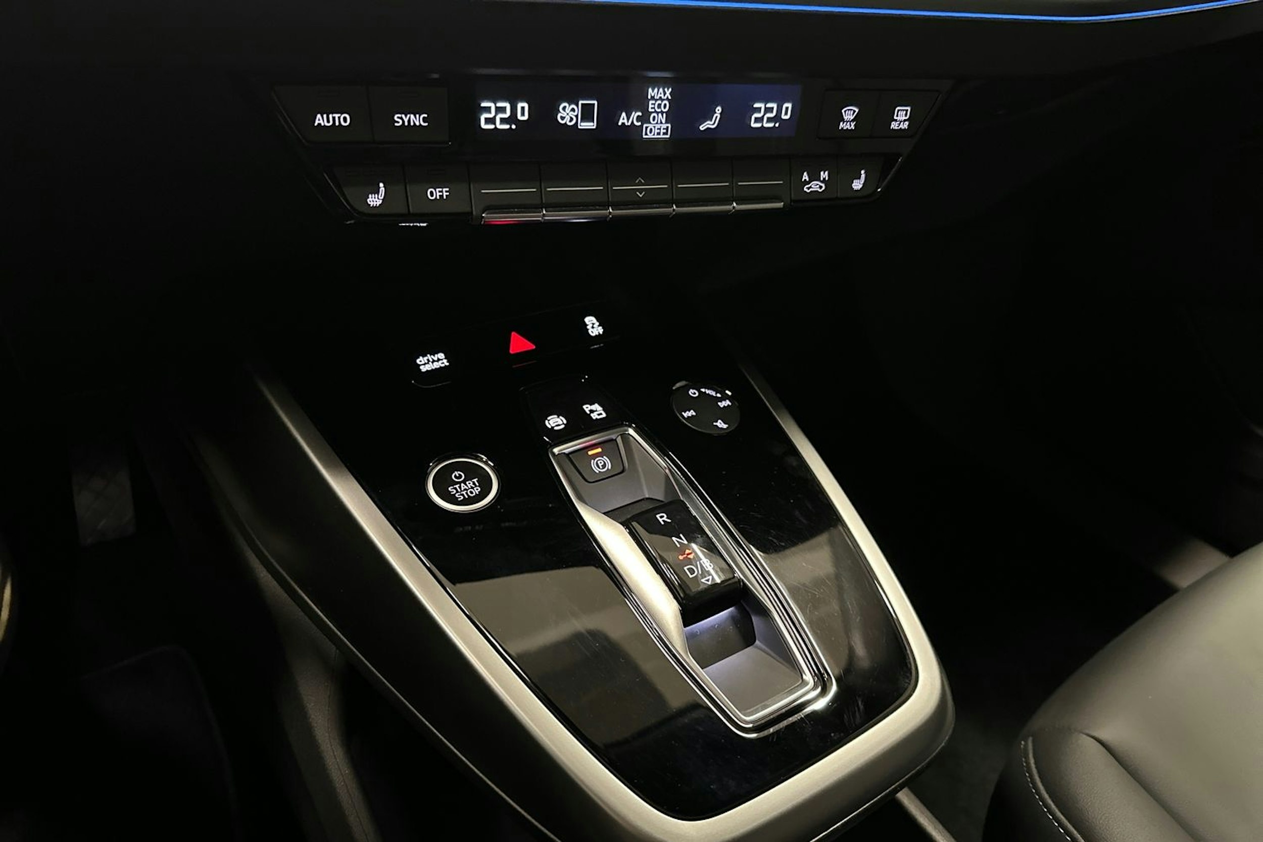 musta Audi Q4 e-tron 2024 kuva 25.